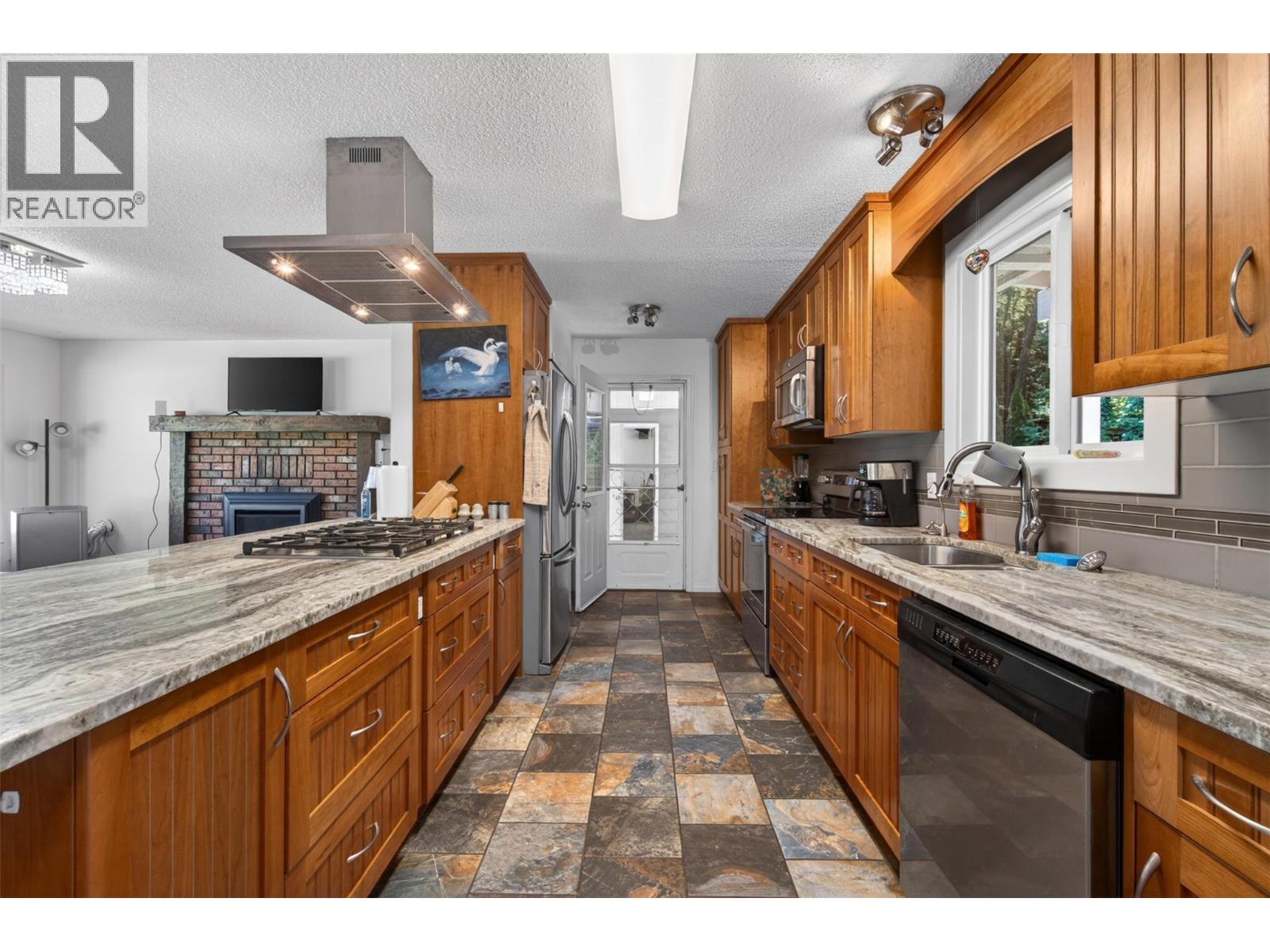 3180 28th Avenue Ne, Salmon Arm, British Columbia  V1E 3G1 - Photo 4 - 10387194