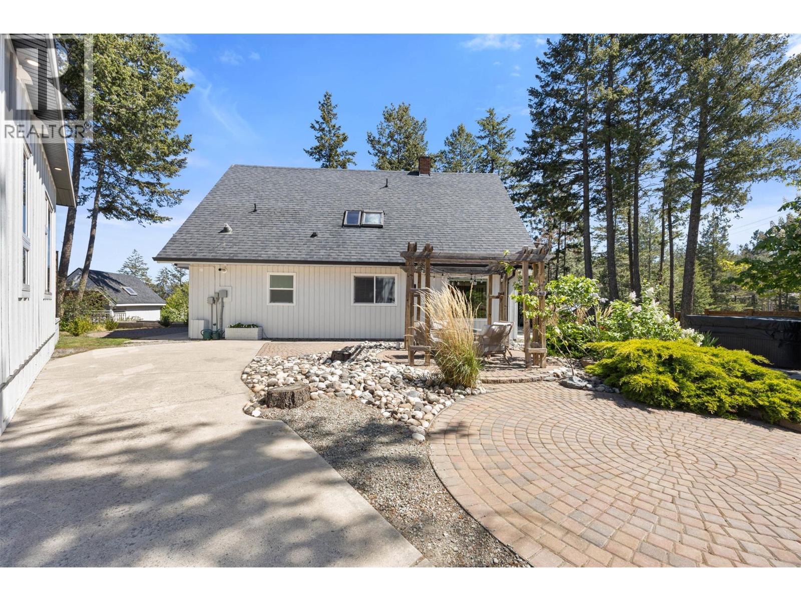 1018 West Kelowna Road, west kelowna, British Columbia
