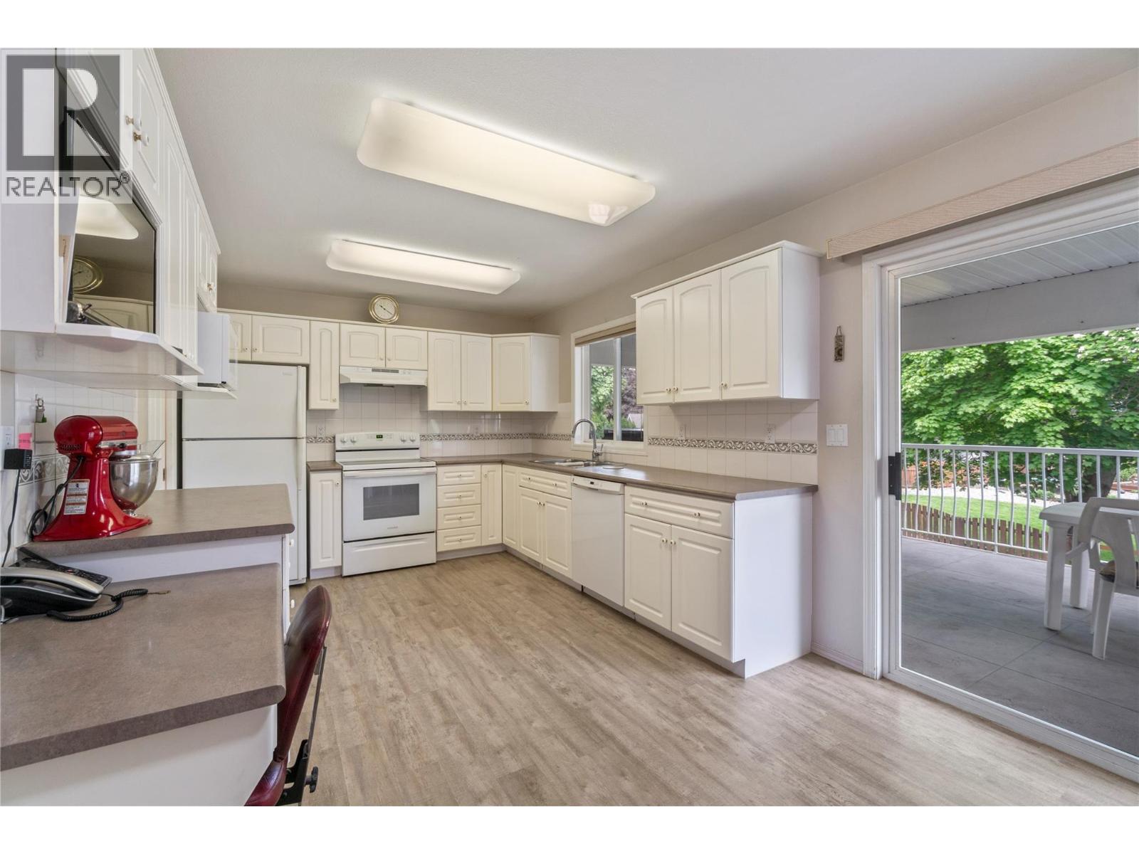 1581 16 Avenue Se, Salmon Arm, British Columbia  V1E 2M7 - Photo 14 - 10385570