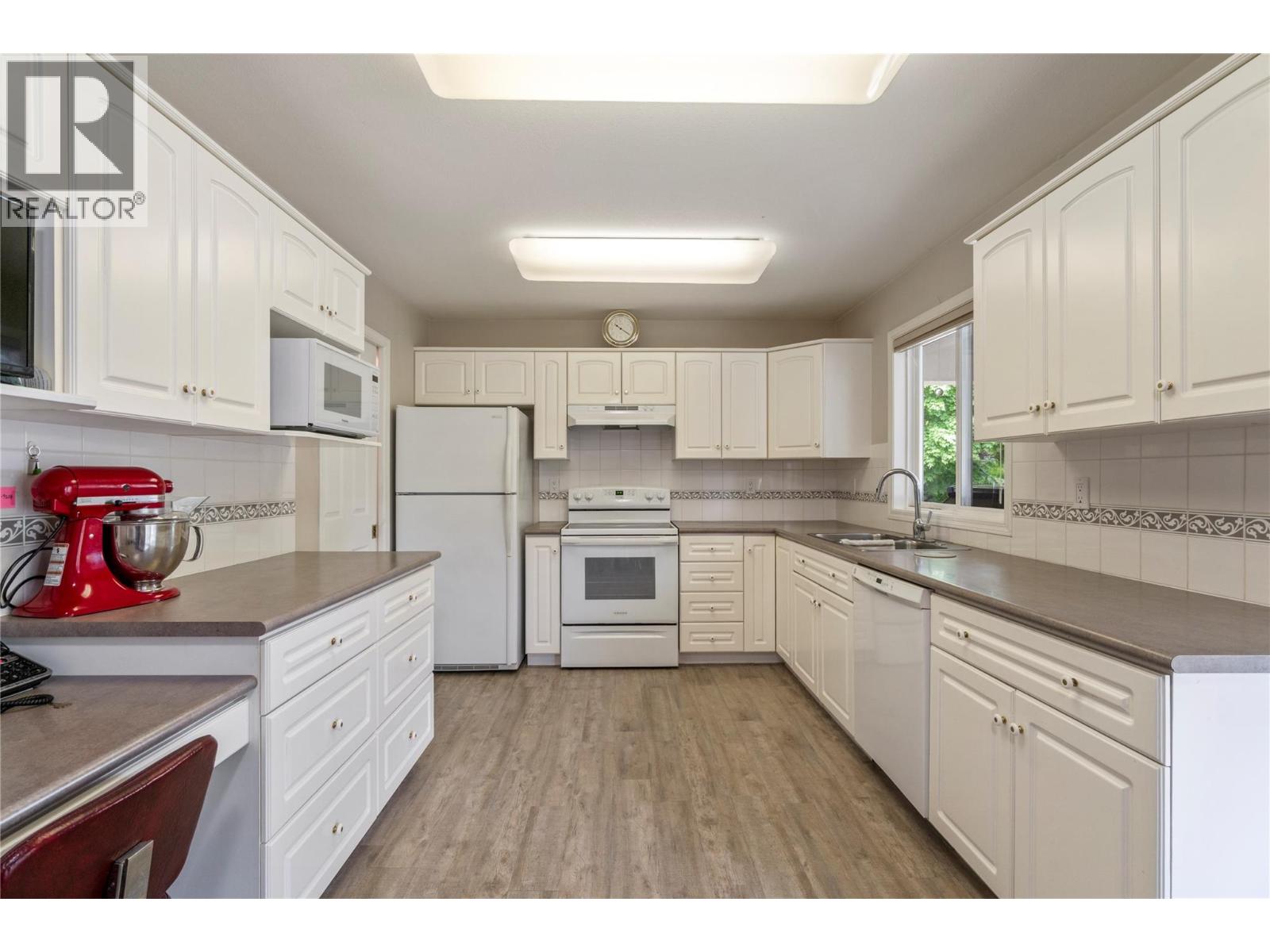 1581 16 Avenue Se, Salmon Arm, British Columbia  V1E 2M7 - Photo 15 - 10385570
