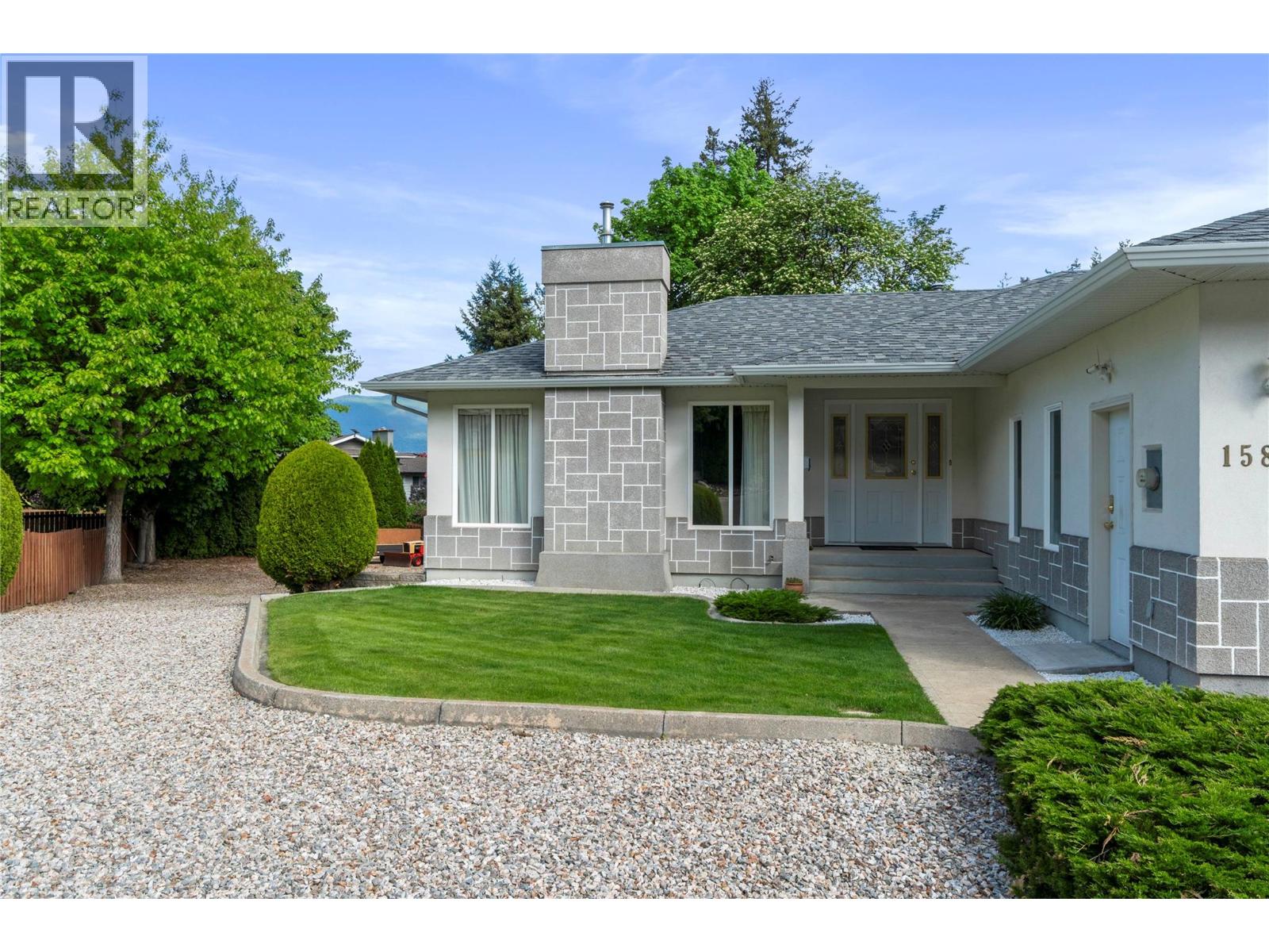 1581 16 Avenue Se, Salmon Arm, British Columbia  V1E 2M7 - Photo 2 - 10385570