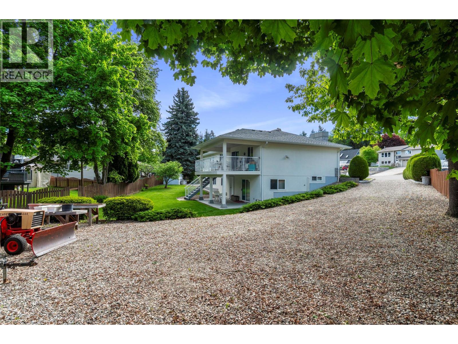 1581 16 Avenue Se, Salmon Arm, British Columbia  V1E 2M7 - Photo 4 - 10385570
