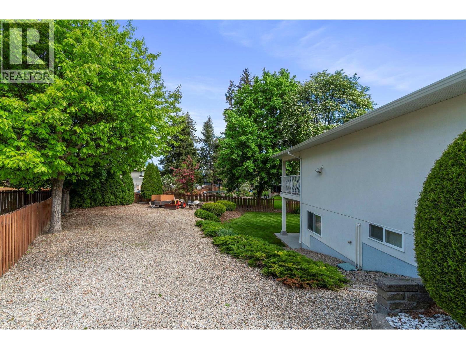 1581 16 Avenue Se, Salmon Arm, British Columbia  V1E 2M7 - Photo 5 - 10385570