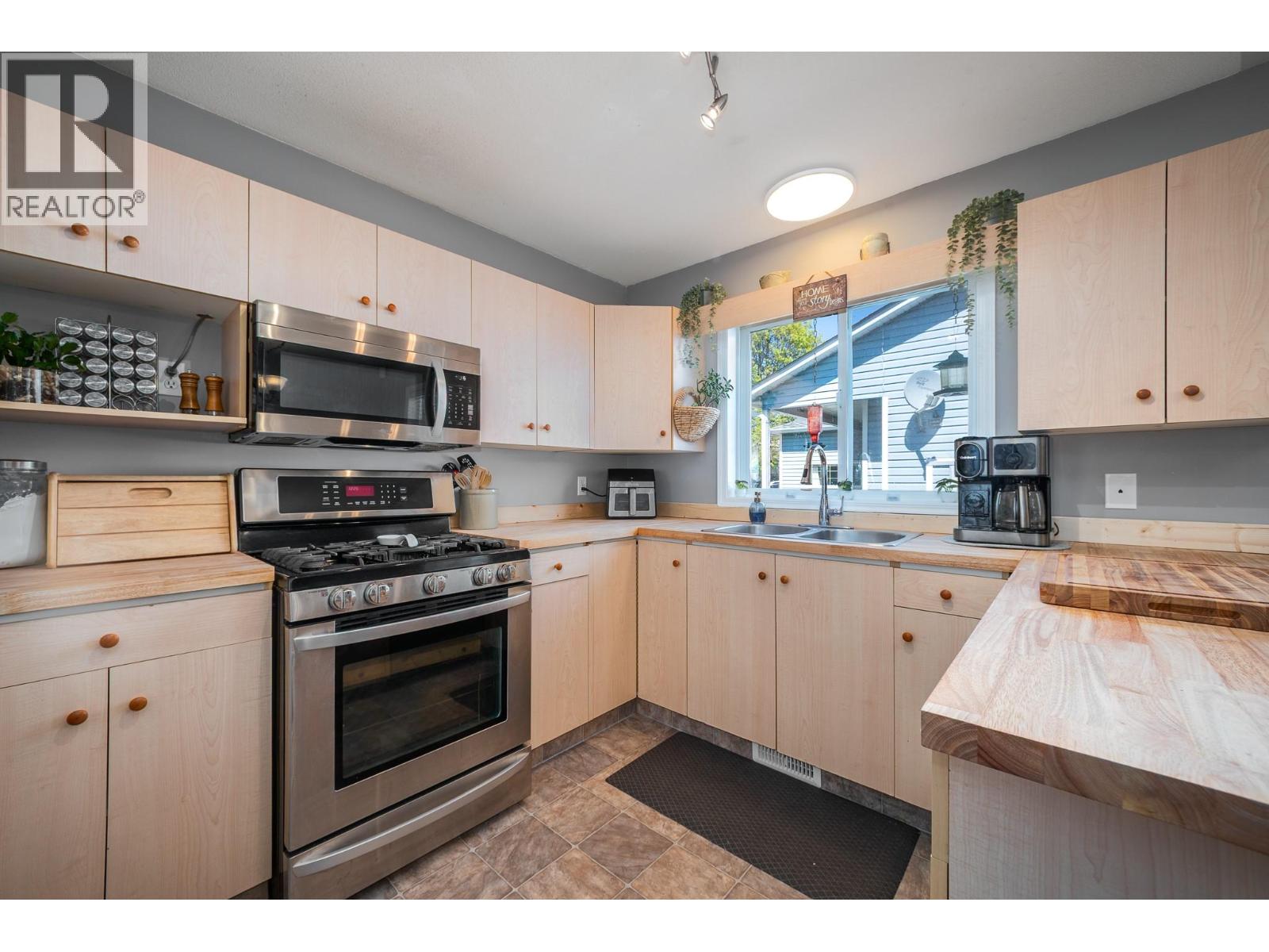 4450 Postill Drive Unit# 8, Kelowna, British Columbia  V1X 7T9 - Photo 8 - 10386789