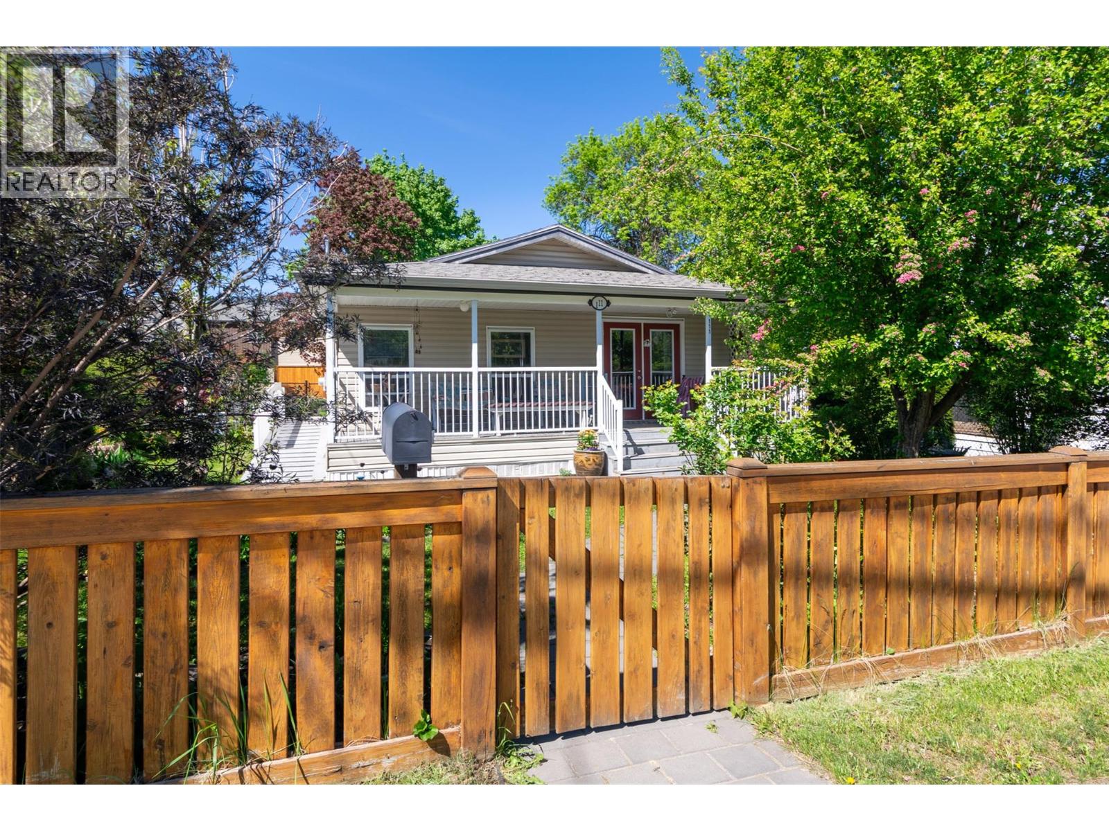 111 1 Street SE, salmon arm, British Columbia