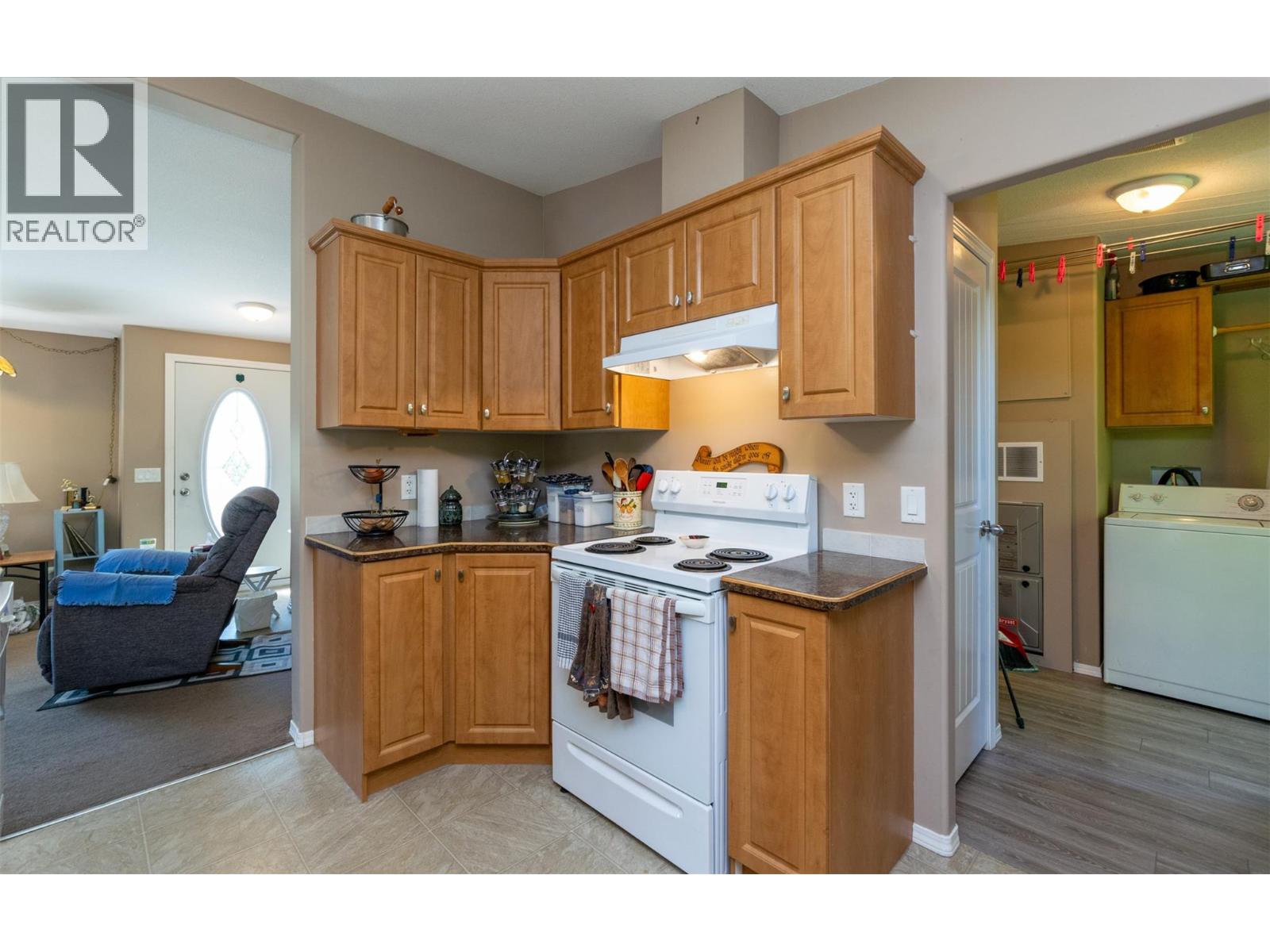 111 1 Street Se, Salmon Arm, British Columbia  V1E 4H6 - Photo 11 - 10386931