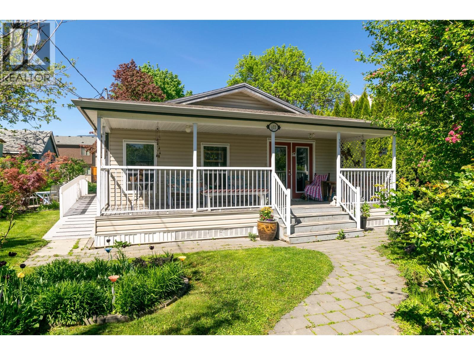 111 1 Street Se, Salmon Arm, British Columbia  V1E 4H6 - Photo 2 - 10386931