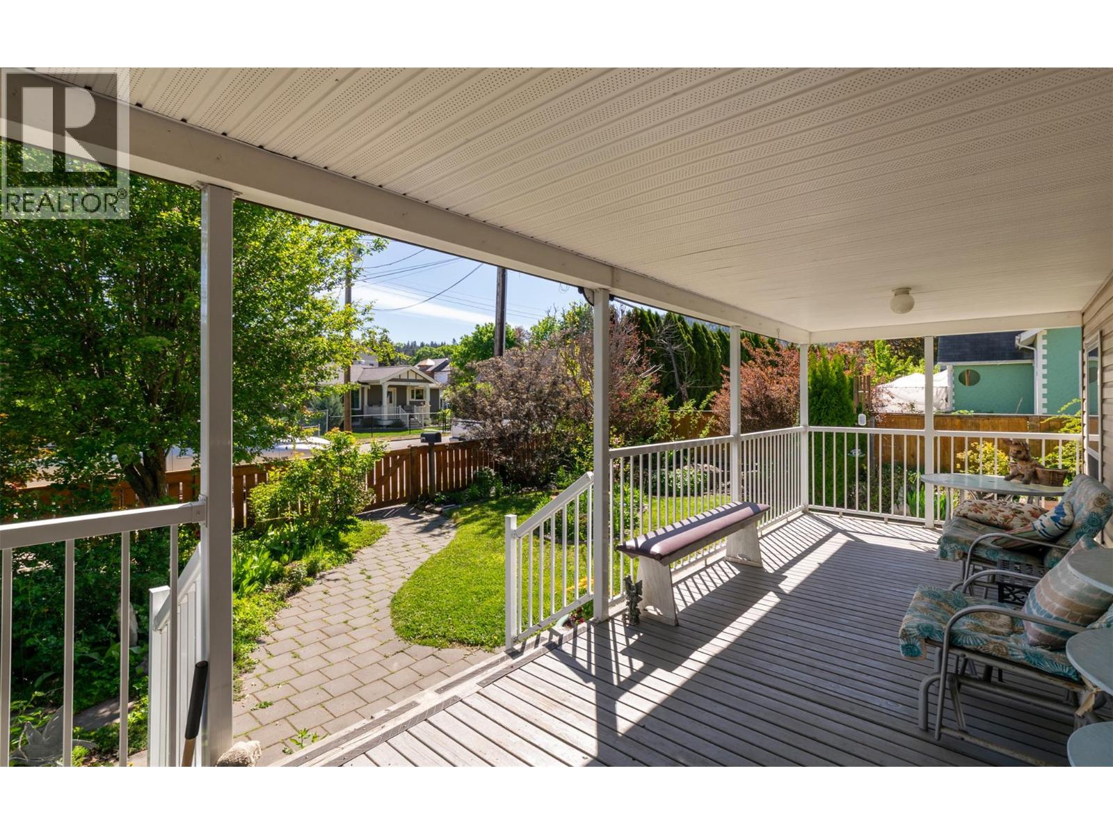 111 1 Street Se, Salmon Arm, British Columbia  V1E 4H6 - Photo 3 - 10386931