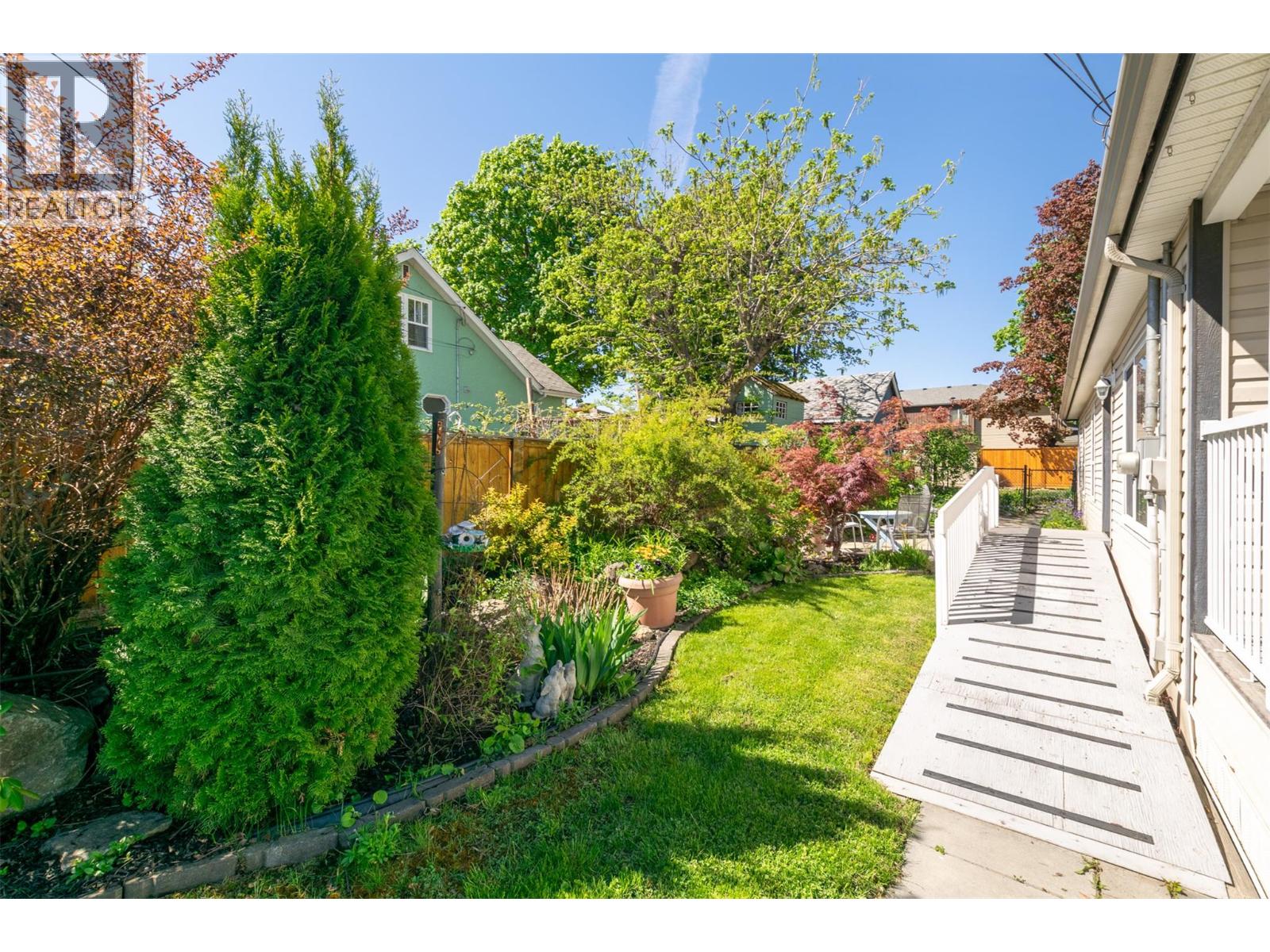 111 1 Street Se, Salmon Arm, British Columbia  V1E 4H6 - Photo 33 - 10386931