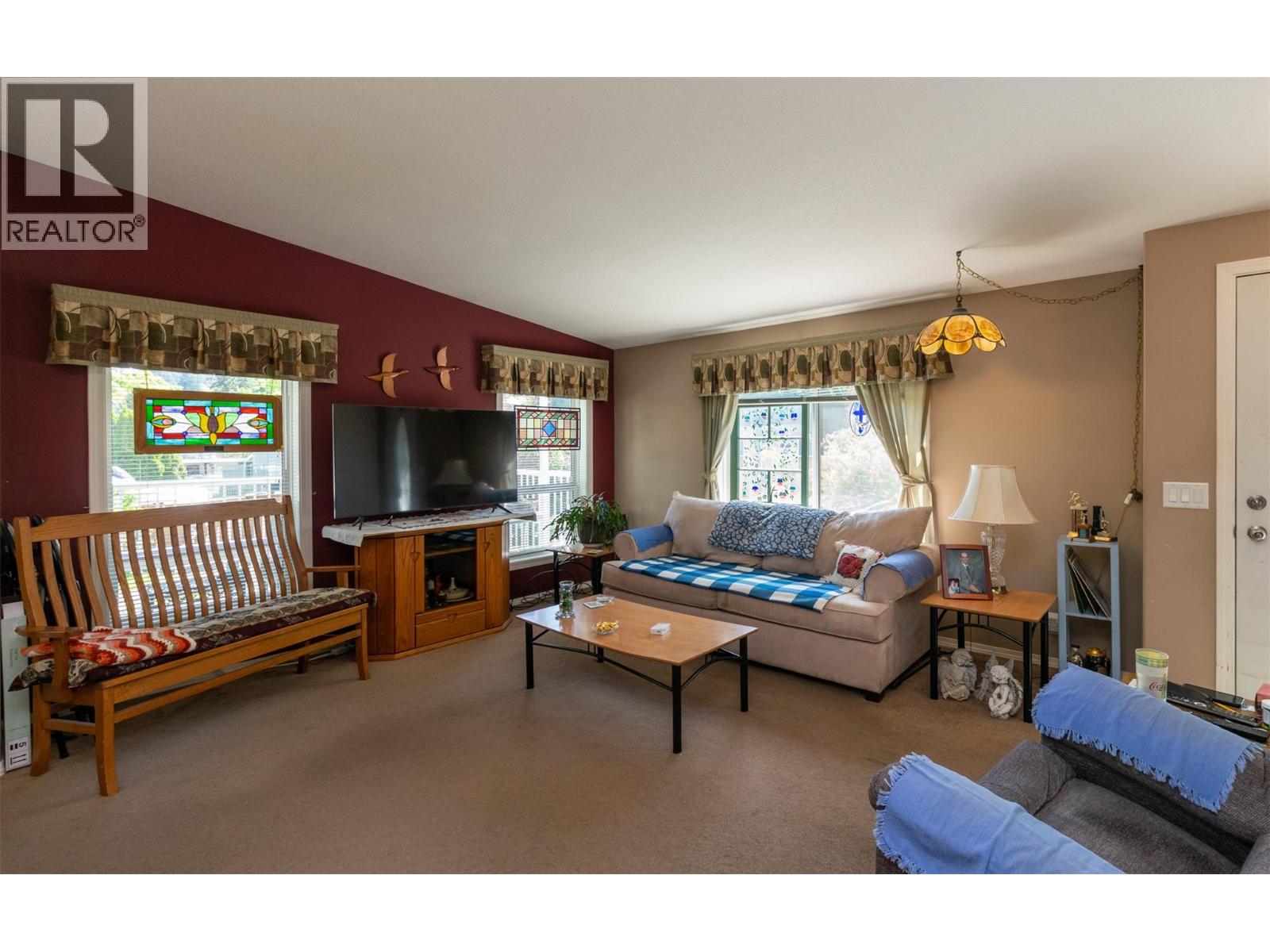 111 1 Street Se, Salmon Arm, British Columbia  V1E 4H6 - Photo 4 - 10386931