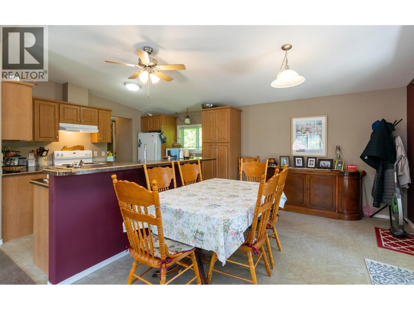 111 1 Street Se, Salmon Arm, British Columbia  V1E 4H6 - Photo 8 - 10386931