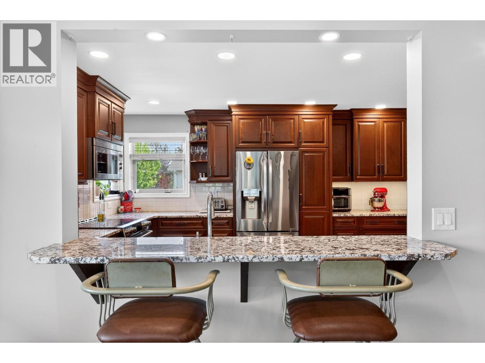 1544 Woodridge Road, Kelowna, British Columbia  V1W 2Z9 - Photo 11 - 10386230