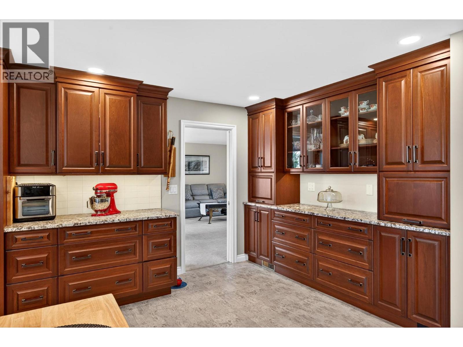 1544 Woodridge Road, Kelowna, British Columbia  V1W 2Z9 - Photo 12 - 10386230