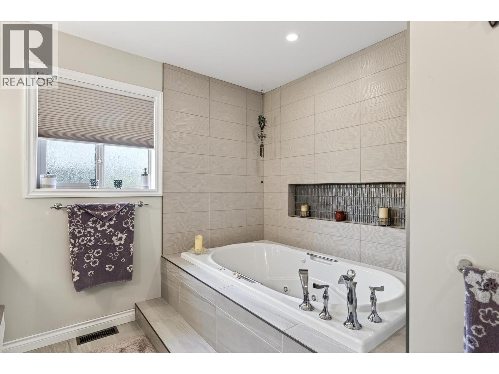 1544 Woodridge Road, Kelowna, British Columbia  V1W 2Z9 - Photo 21 - 10386230