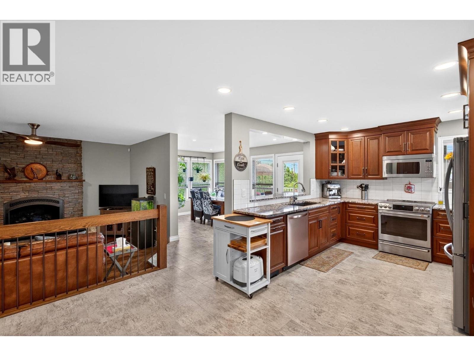1544 Woodridge Road, Kelowna, British Columbia  V1W 2Z9 - Photo 6 - 10386230