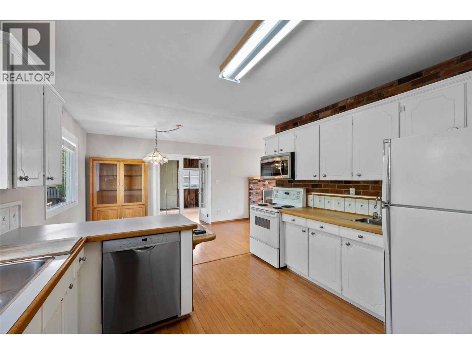 594 Brentwood Avenue, Kamloops, British Columbia  V2B 1P3 - Photo 11 - 10387156