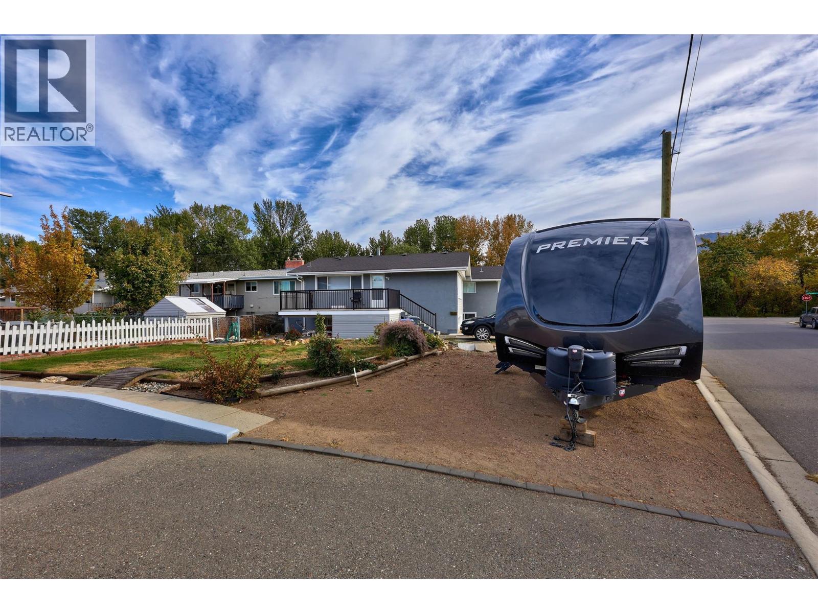 594 Brentwood Avenue, Kamloops, British Columbia  V2B 1P3 - Photo 2 - 10387156