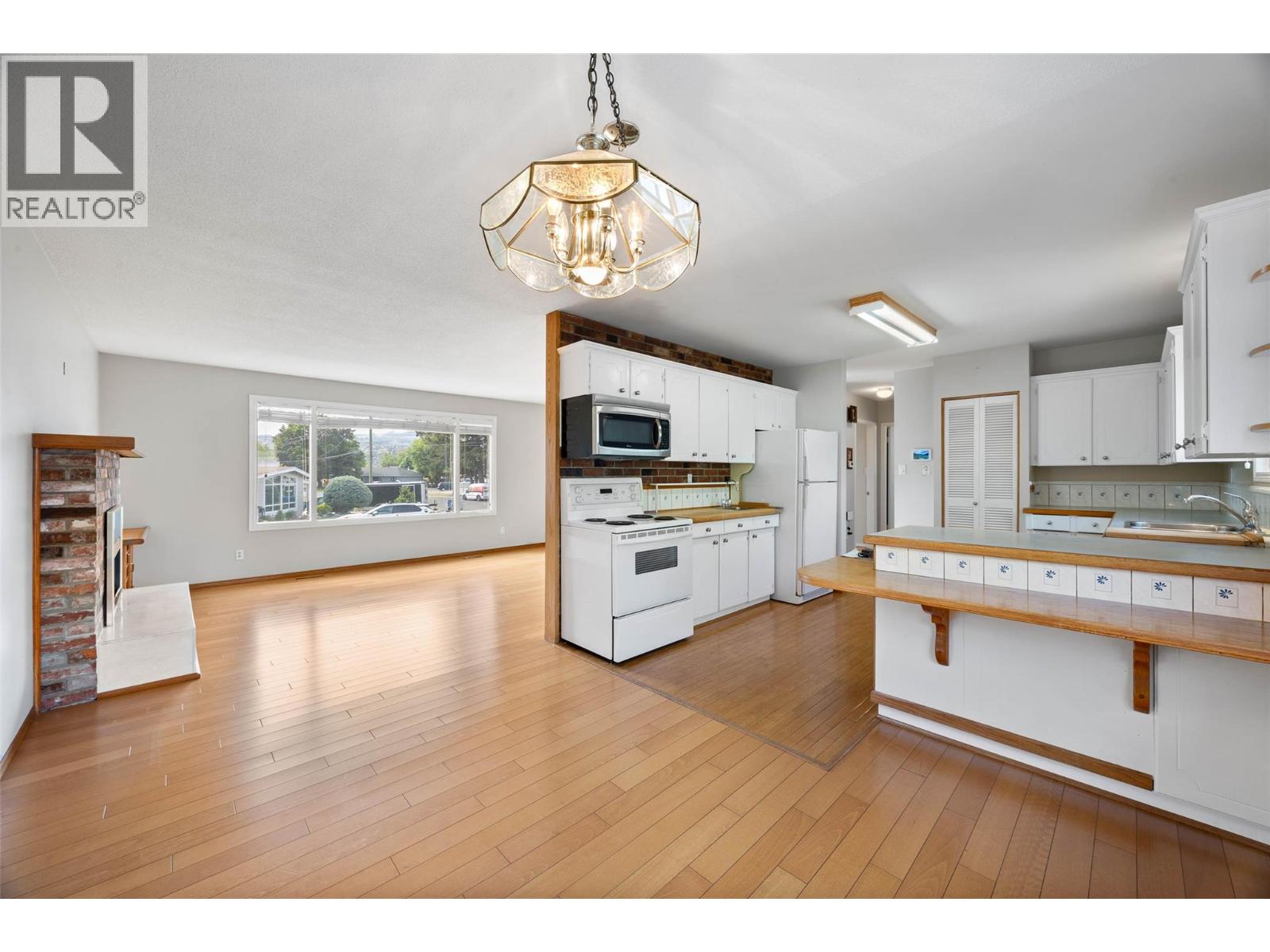 594 Brentwood Avenue, Kamloops, British Columbia  V2B 1P3 - Photo 7 - 10387156