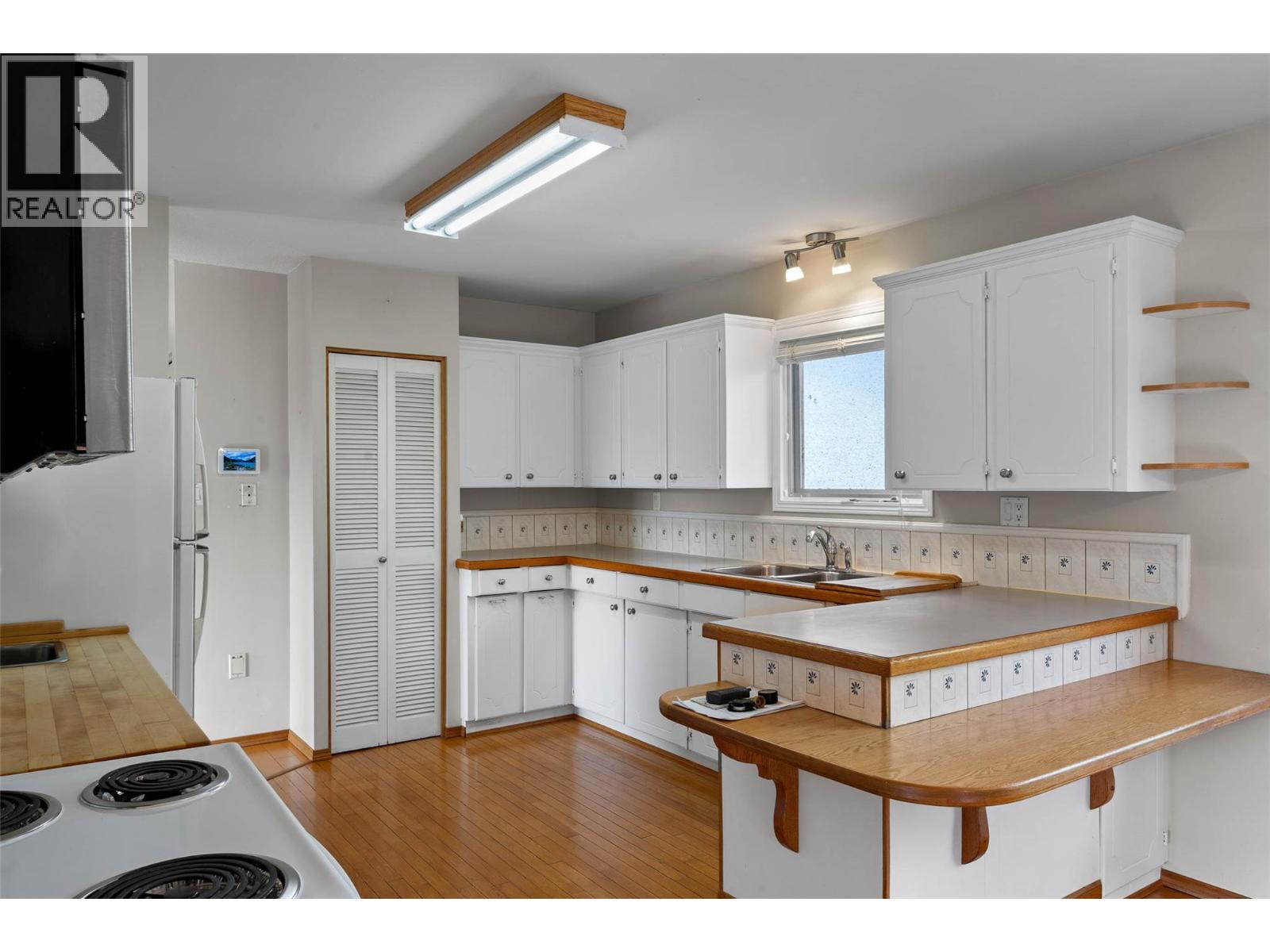 594 Brentwood Avenue, Kamloops, British Columbia  V2B 1P3 - Photo 9 - 10387156