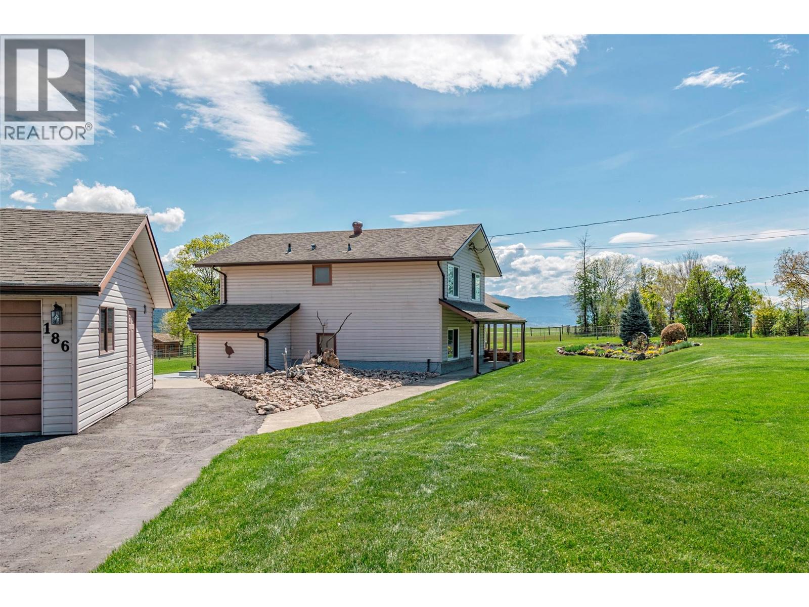 186 Stepping Stones Crescent, Spallumcheen, British Columbia  V1H 1X2 - Photo 5 - 10386809