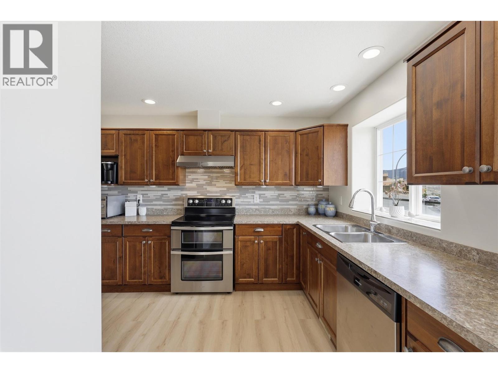 1870 Norview Place, Kamloops, British Columbia  V2B 8L8 - Photo 3 - 10387381