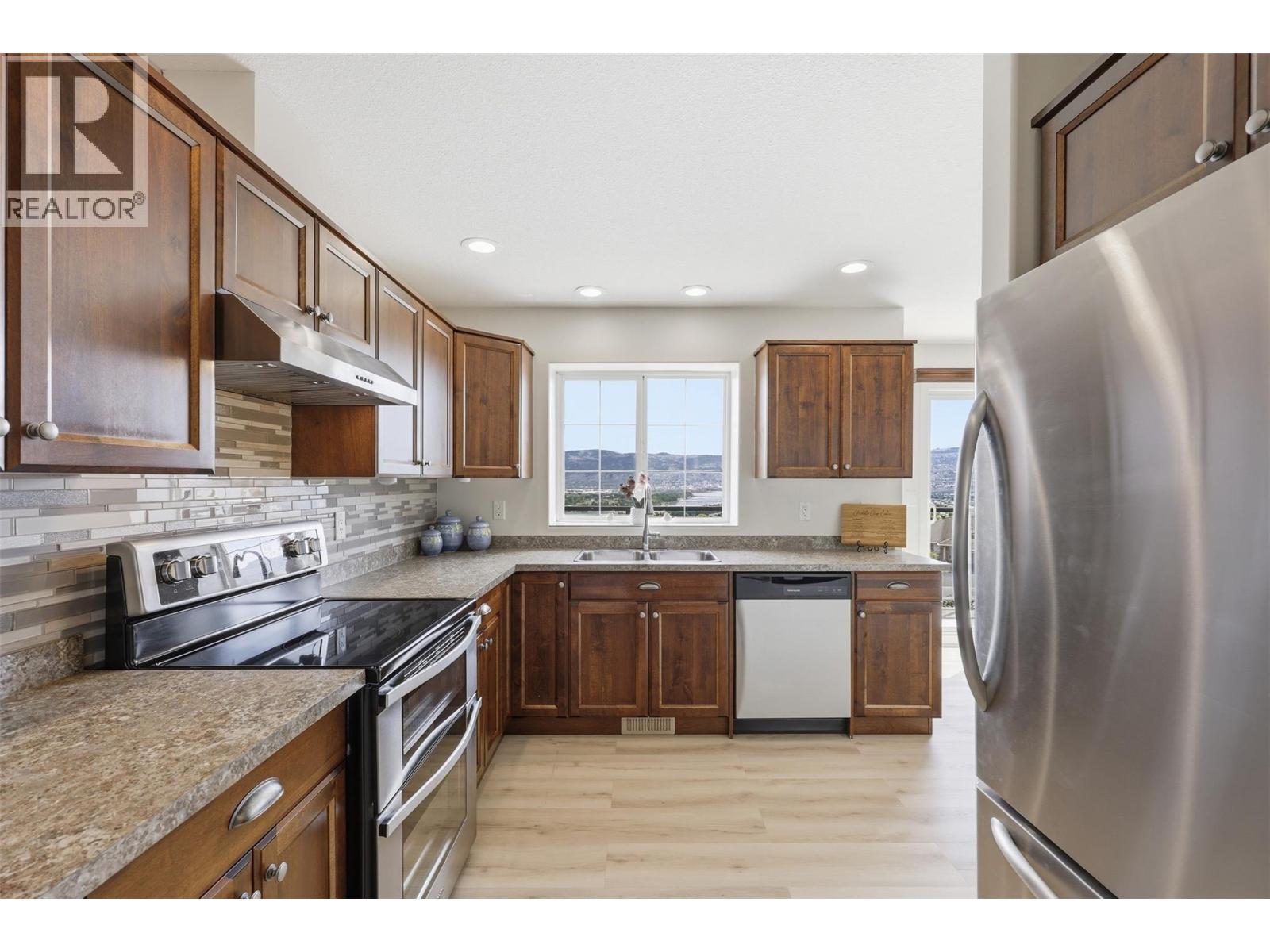 1870 Norview Place, Kamloops, British Columbia  V2B 8L8 - Photo 4 - 10387381