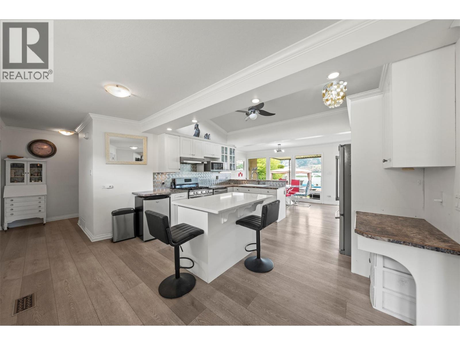 3939 Lakeside Road, Penticton, British Columbia  V2A 8W1 - Photo 6 - 10387249