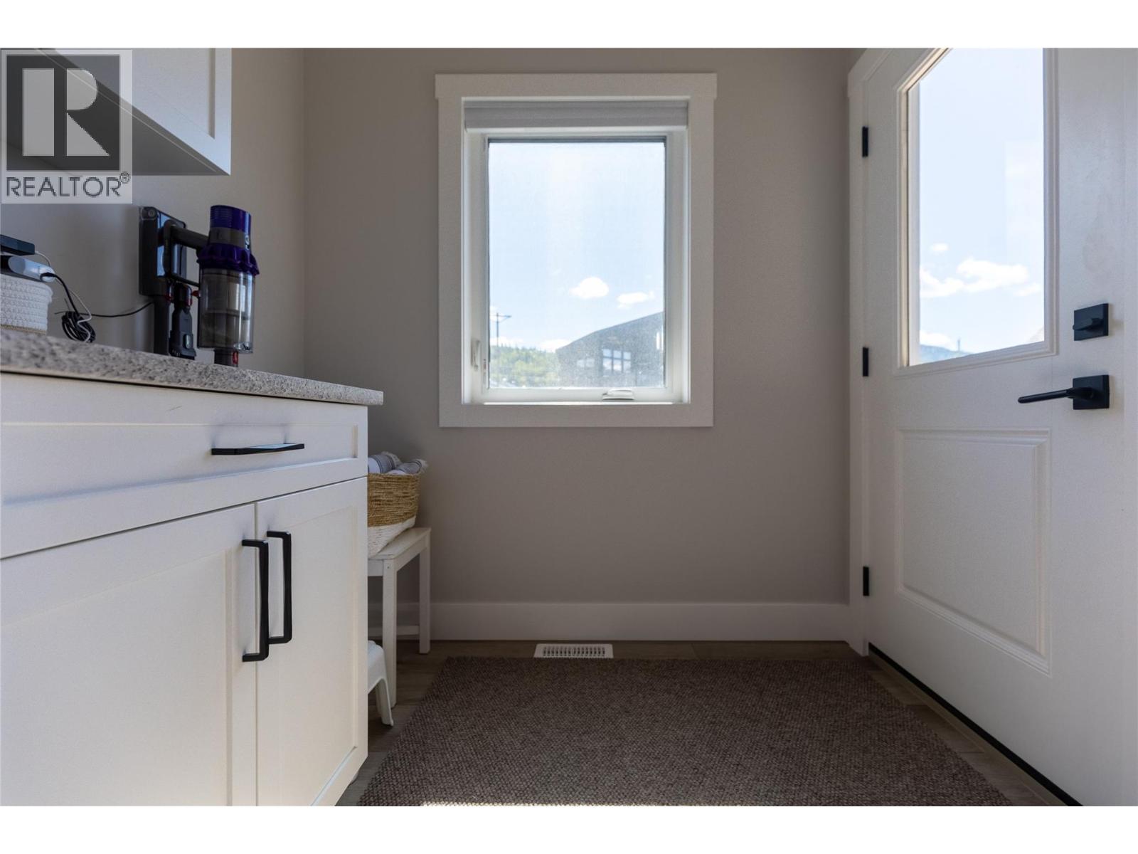 1292 4th Avenue, Fernie, British Columbia  V0B 1M0 - Photo 29 - 10387348