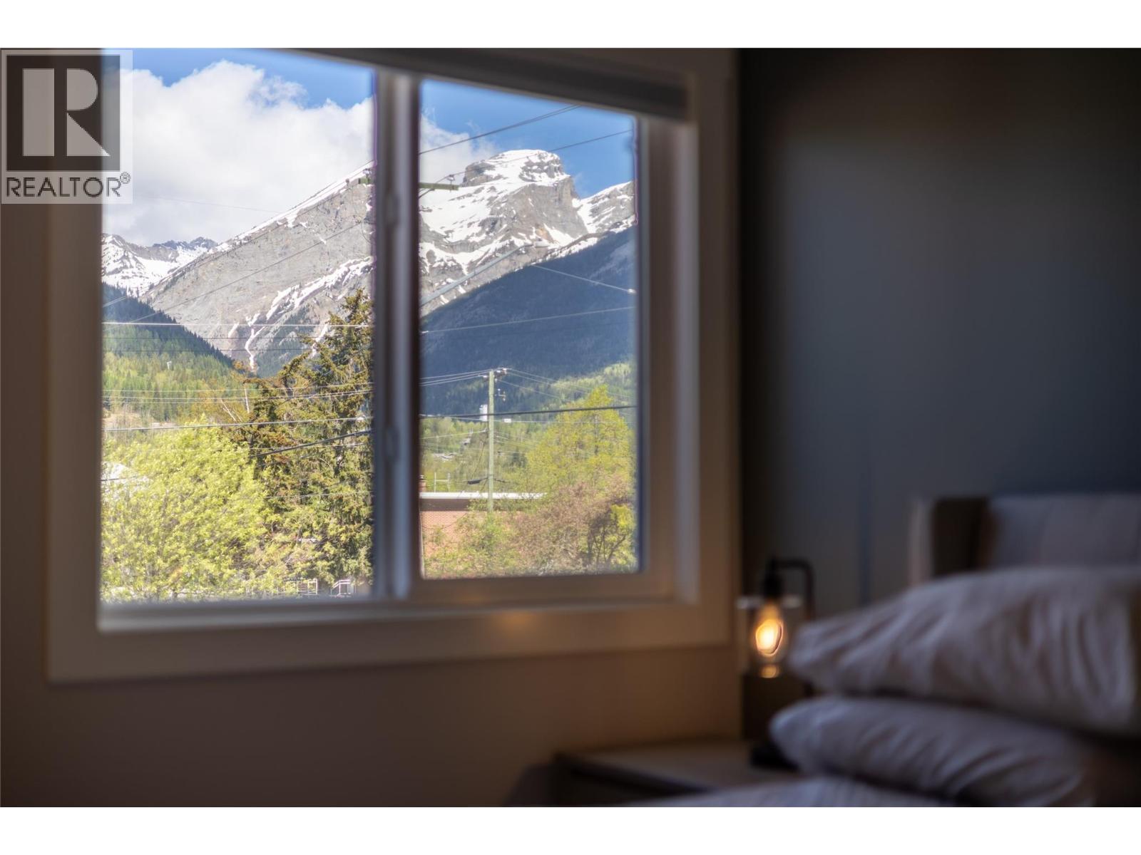 1292 4th Avenue, Fernie, British Columbia  V0B 1M0 - Photo 33 - 10387348