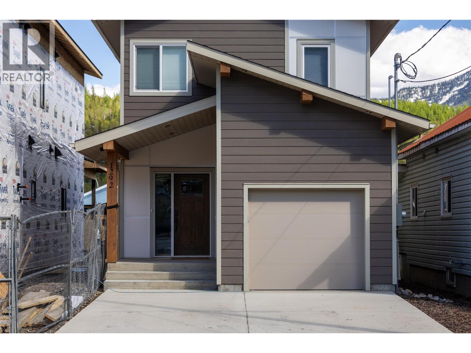 1292 4th Avenue, Fernie, British Columbia  V0B 1M0 - Photo 8 - 10387348