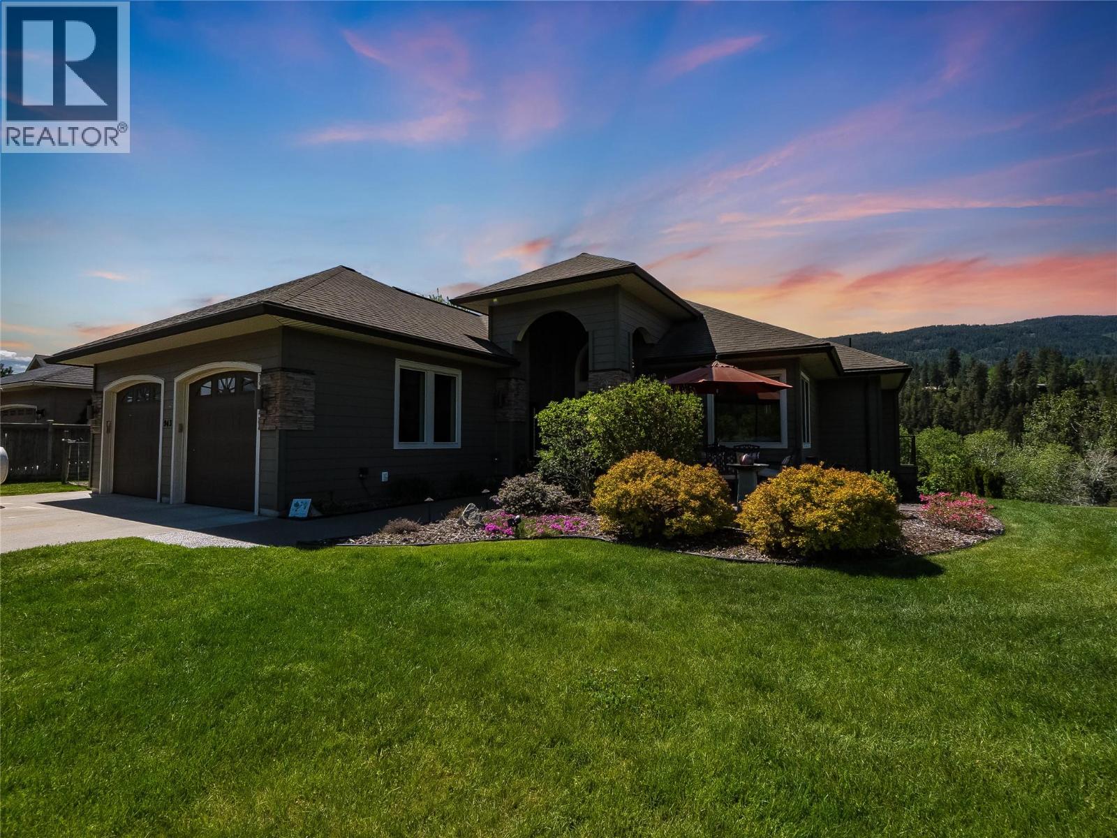 943 Riverview Place, castlegar, British Columbia