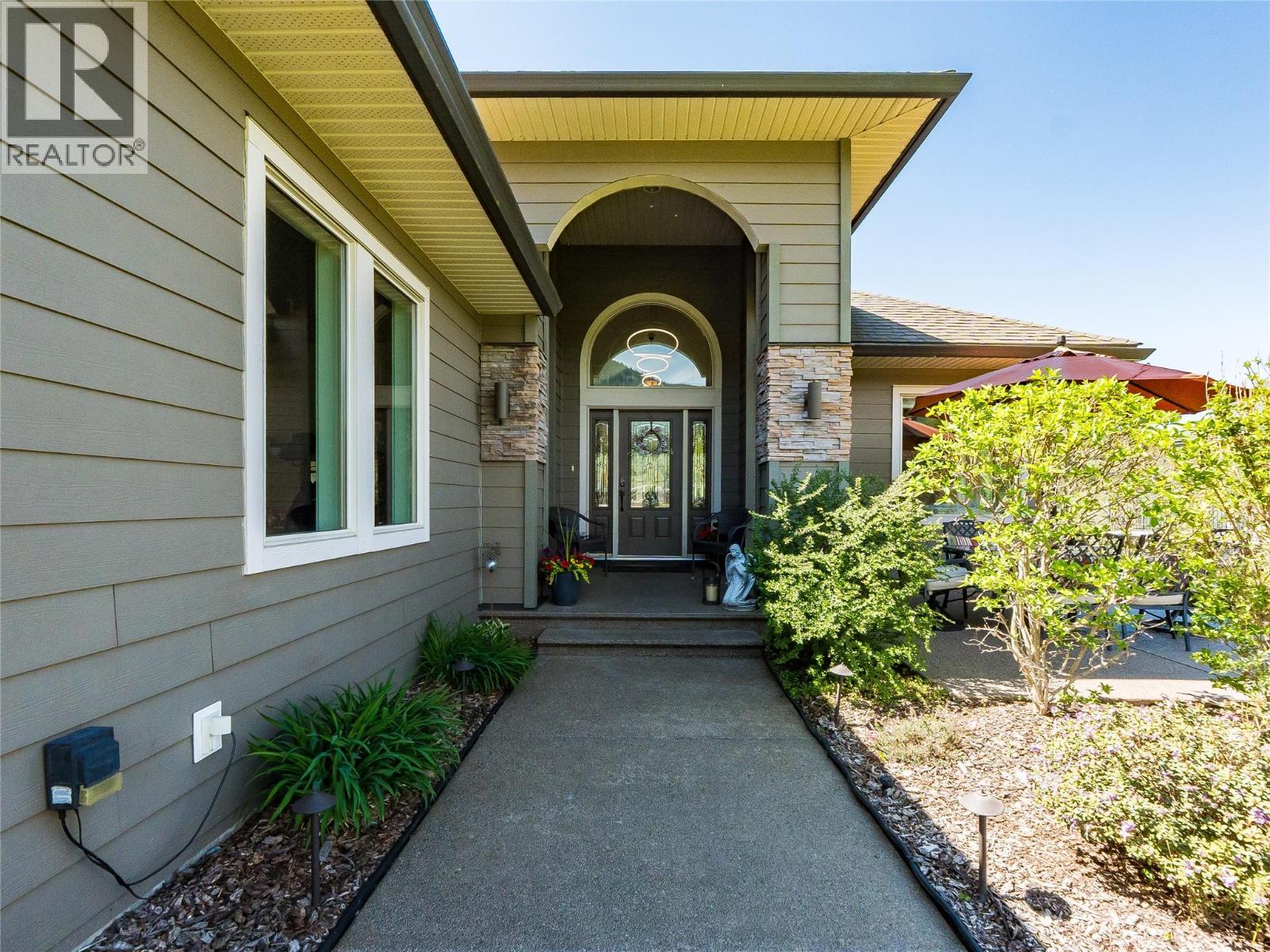 943 Riverview Place, Castlegar, British Columbia  V1N 4L1 - Photo 5 - 10386880