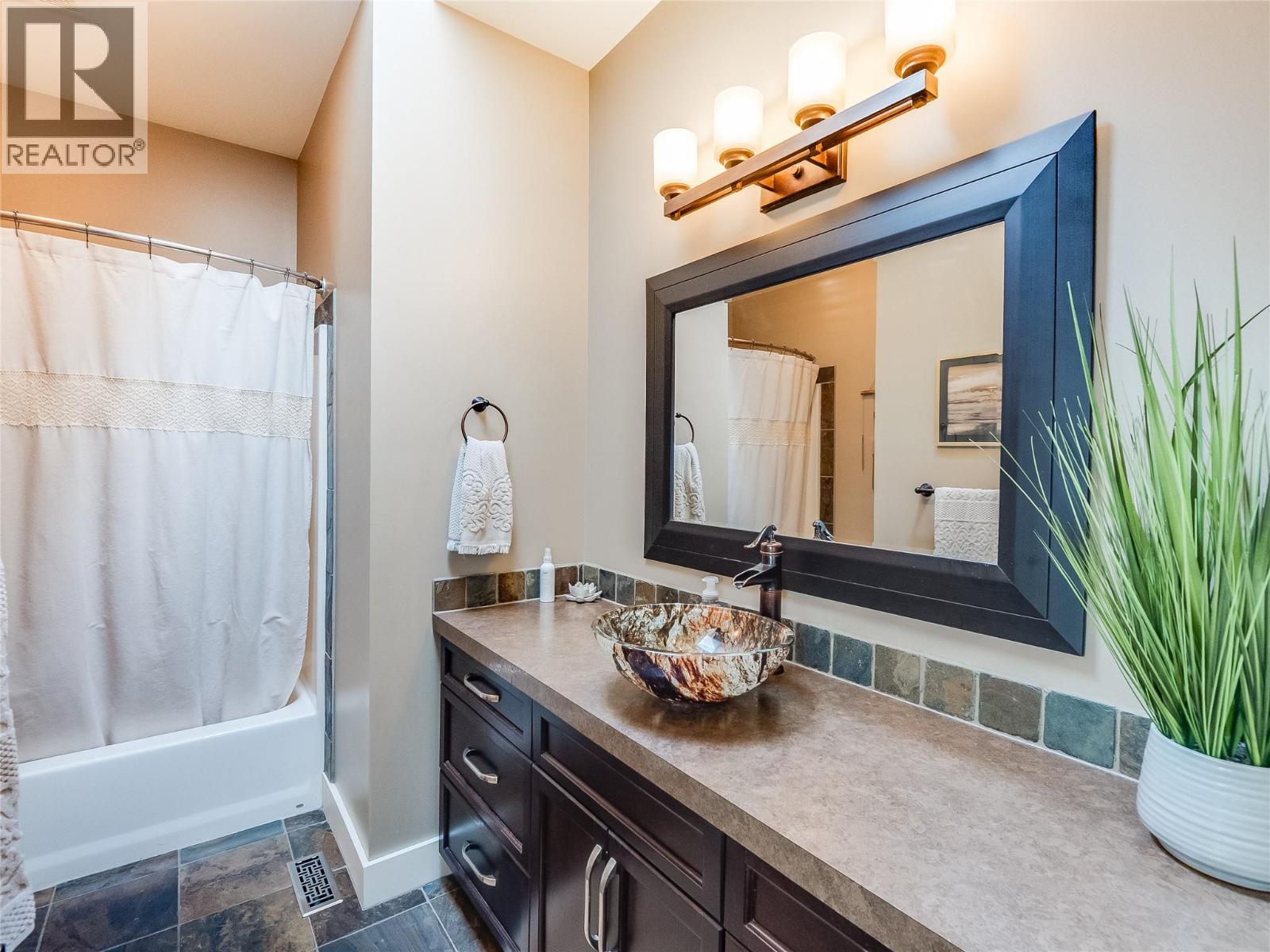 943 Riverview Place, Castlegar, British Columbia  V1N 4L1 - Photo 72 - 10386880
