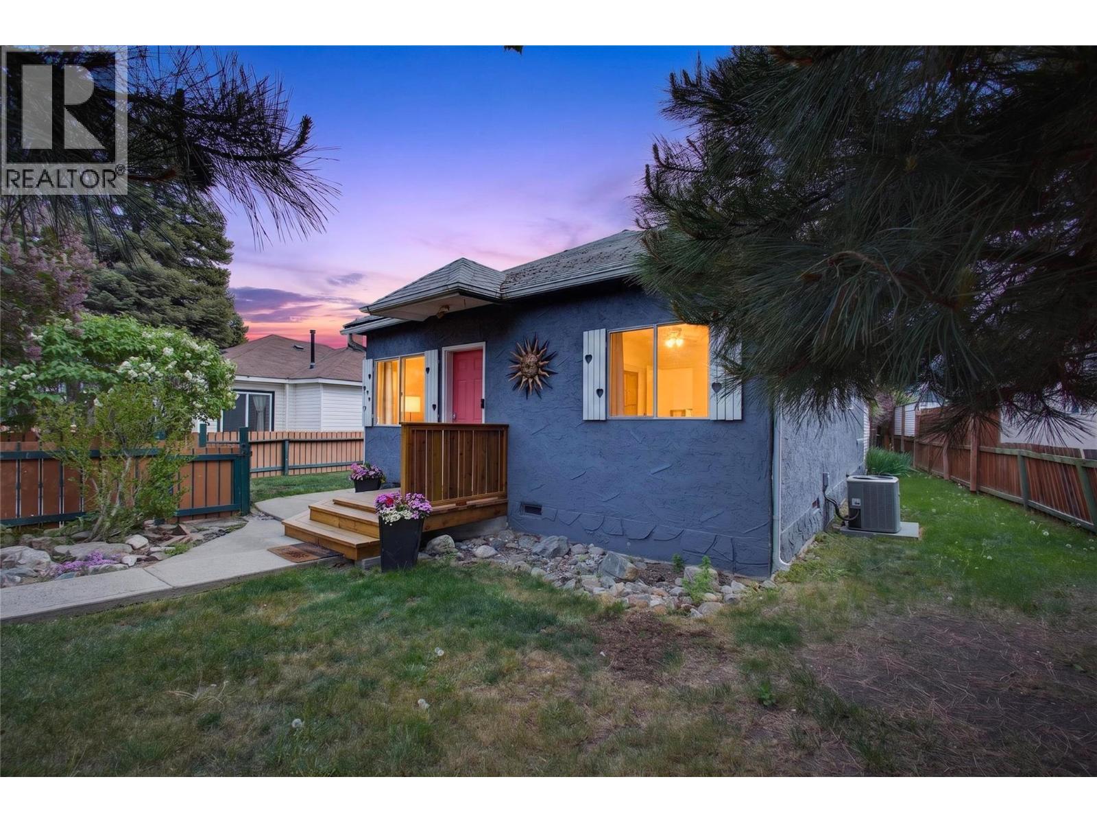974 Creston Avenue, Penticton, British Columbia  V2A 1P9 - Photo 2 - 10386778