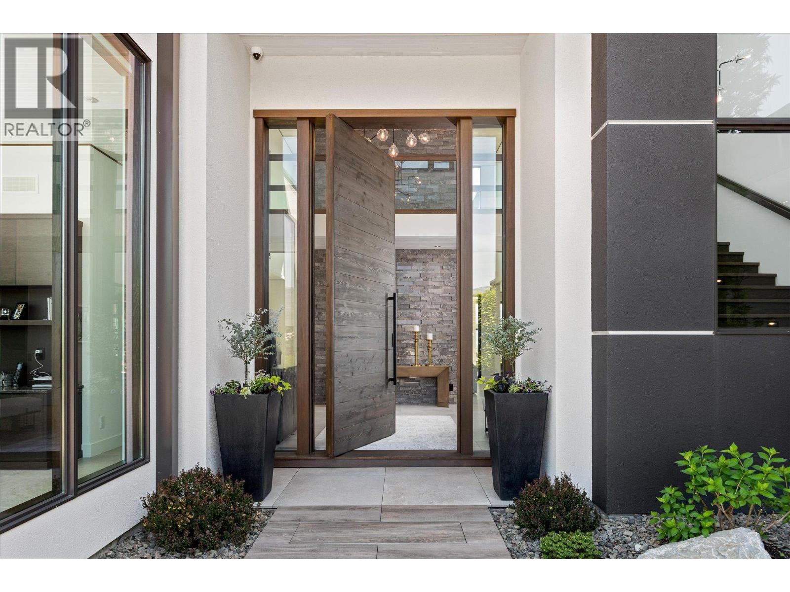 2463 Thacker Drive, West Kelowna, British Columbia  V1Z 1V9 - Photo 4 - 10387042