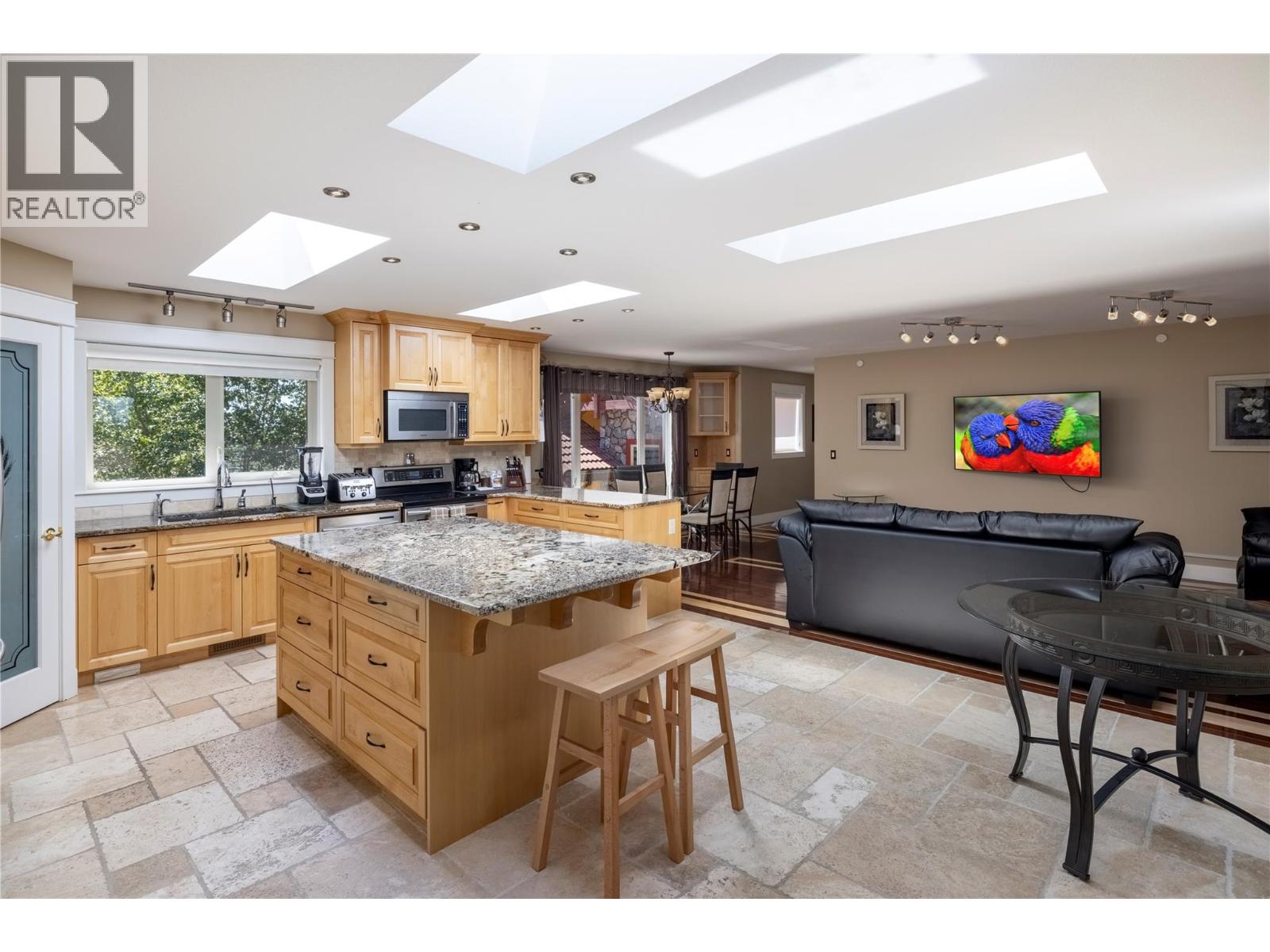 1727 Davidson Road, Lake Country, British Columbia  V4V 1J9 - Photo 37 - 10387384