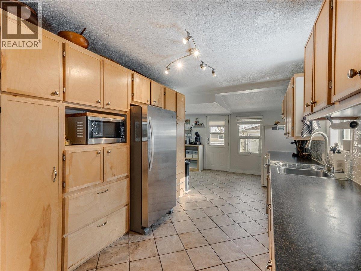 613 11th Avenue, Castlegar, British Columbia  V1N 1J7 - Photo 12 - 10387358