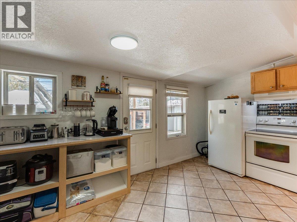 613 11th Avenue, Castlegar, British Columbia  V1N 1J7 - Photo 17 - 10387358