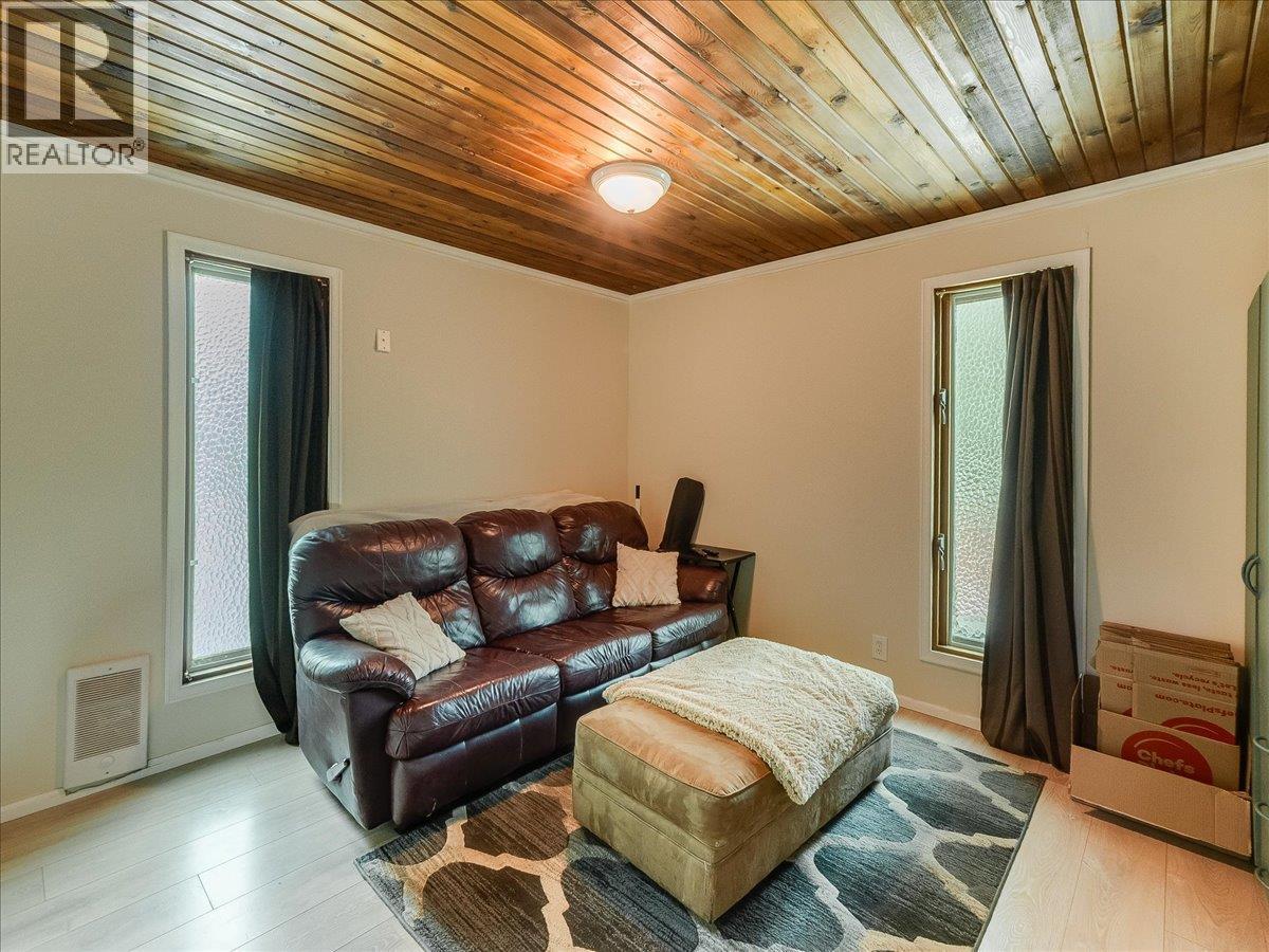 613 11th Avenue, Castlegar, British Columbia  V1N 1J7 - Photo 20 - 10387358