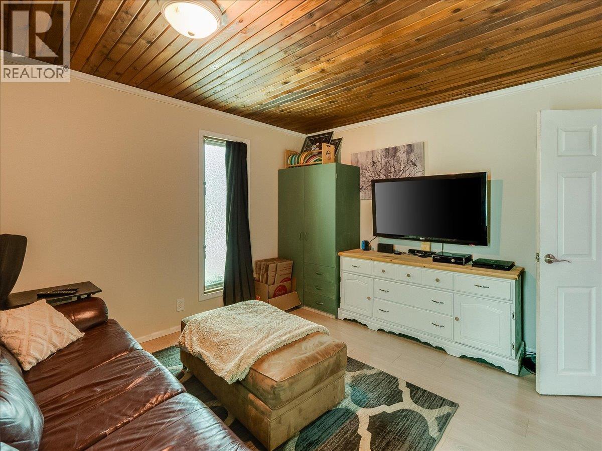 613 11th Avenue, Castlegar, British Columbia  V1N 1J7 - Photo 21 - 10387358