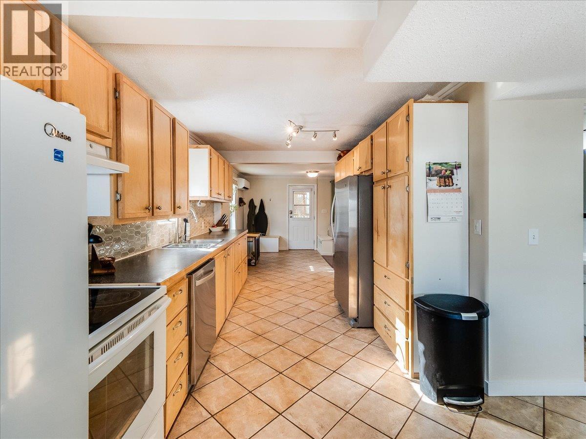 613 11th Avenue, Castlegar, British Columbia  V1N 1J7 - Photo 30 - 10387358