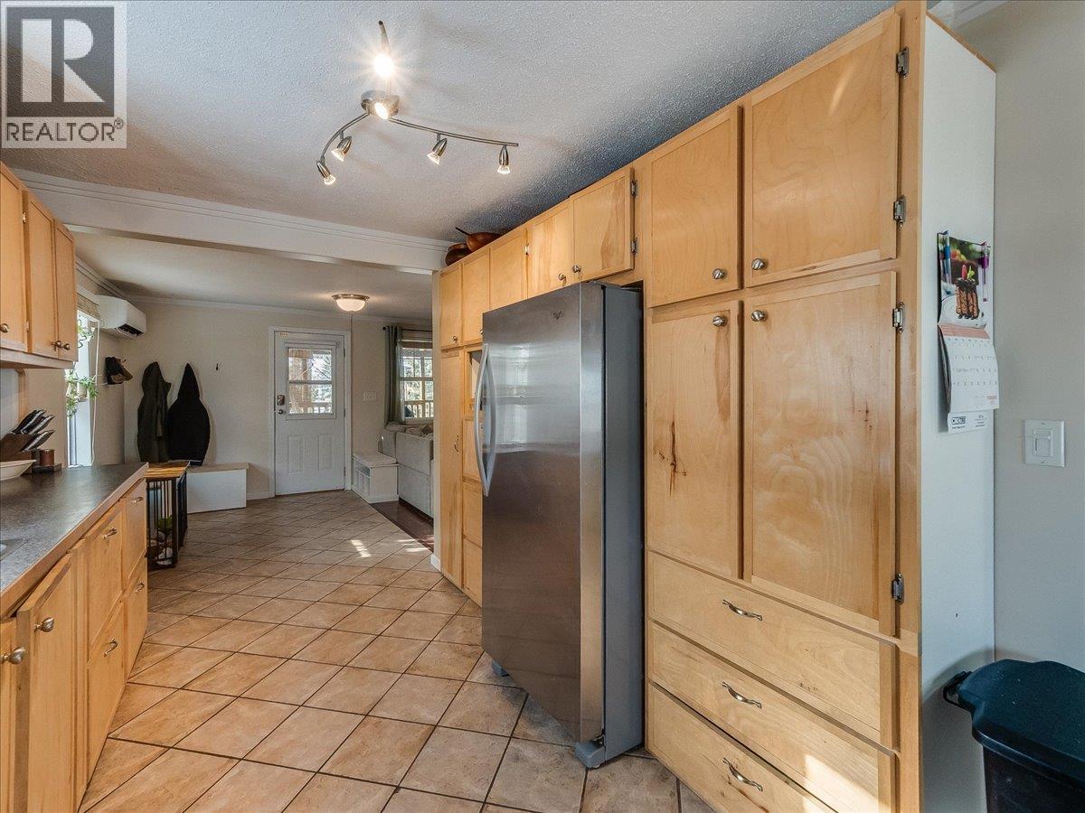 613 11th Avenue, Castlegar, British Columbia  V1N 1J7 - Photo 32 - 10387358