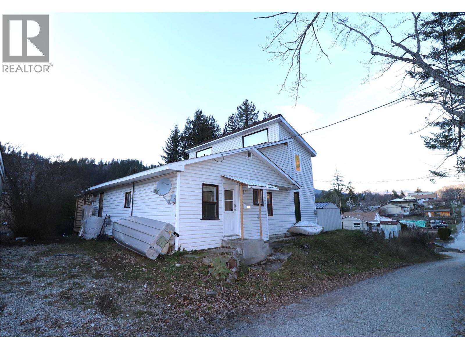 613 11th Avenue, Castlegar, British Columbia  V1N 1J7 - Photo 52 - 10387358