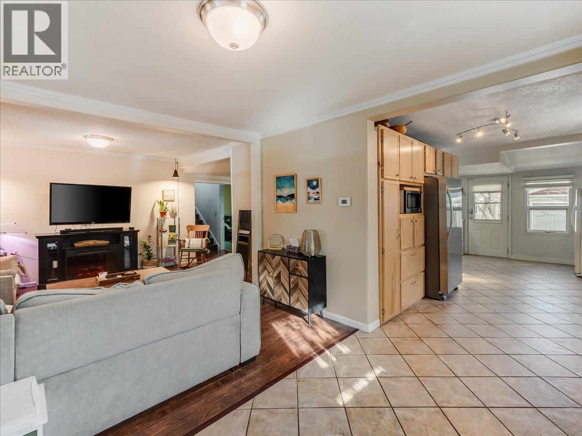 613 11th Avenue, Castlegar, British Columbia  V1N 1J7 - Photo 6 - 10387358