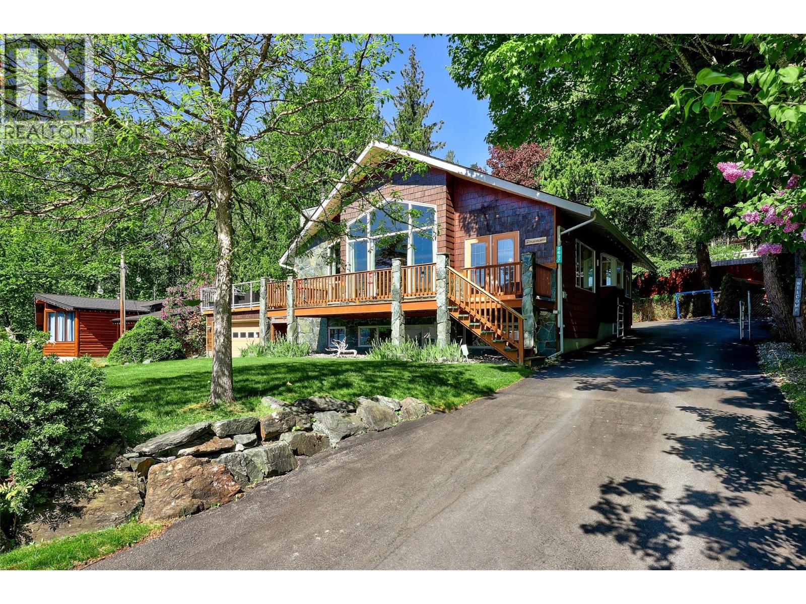 8697 St. Ives Road, st. ives, British Columbia