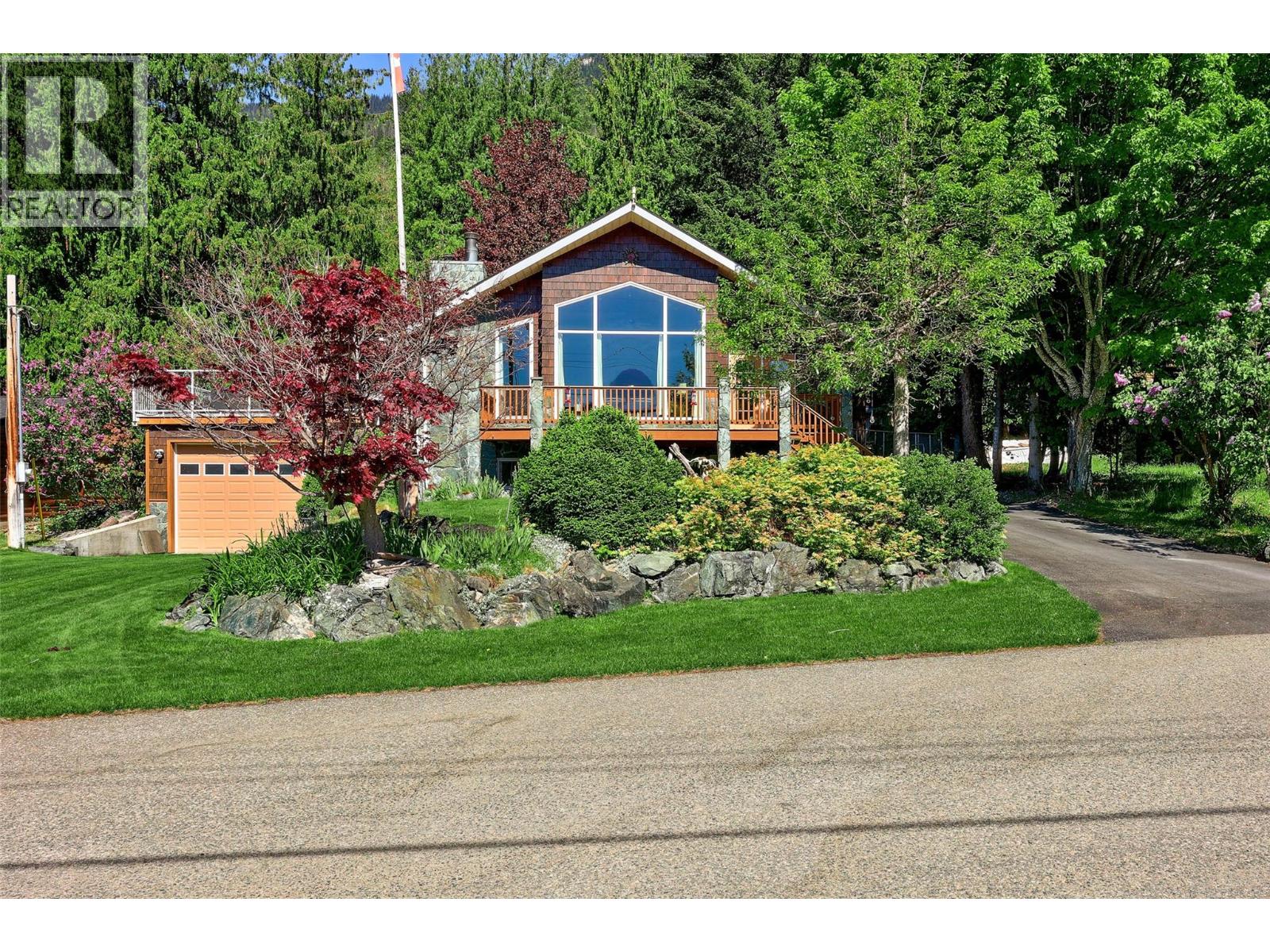 8697 St. Ives Road, St. Ives, British Columbia  V0E 1M9 - Photo 3 - 10387331