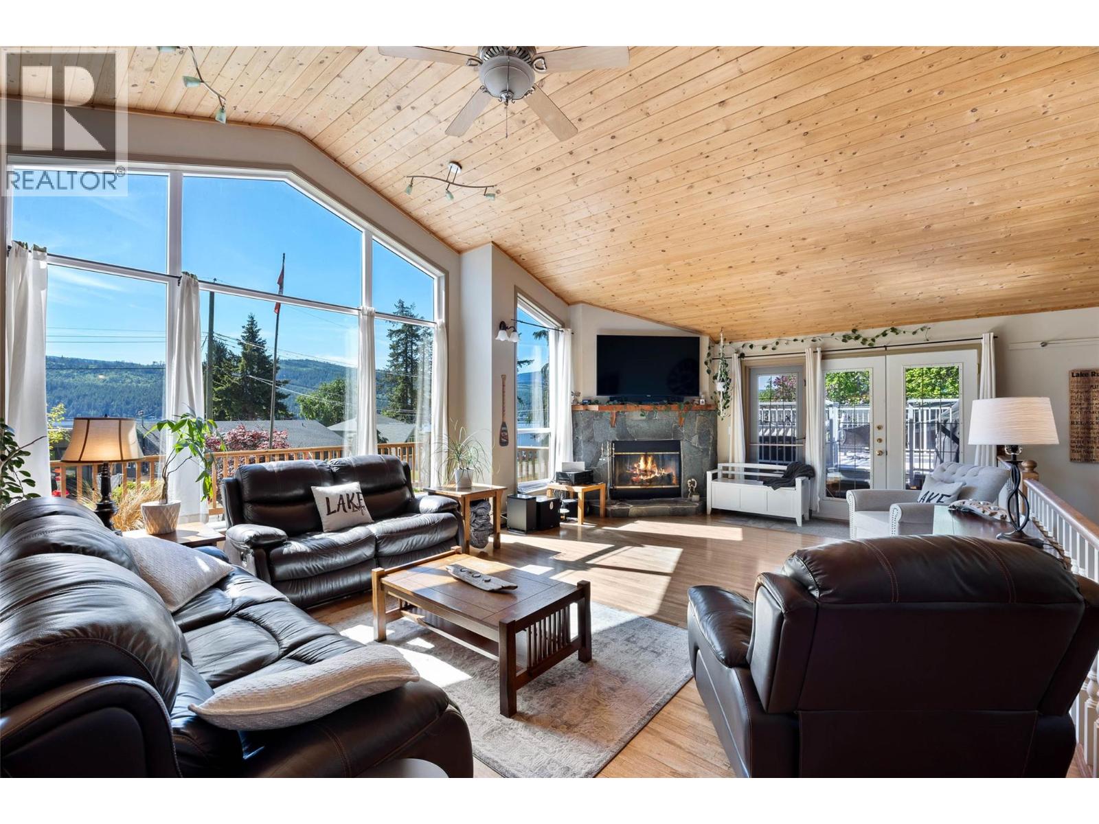 8697 St. Ives Road, St. Ives, British Columbia  V0E 1M9 - Photo 4 - 10387331