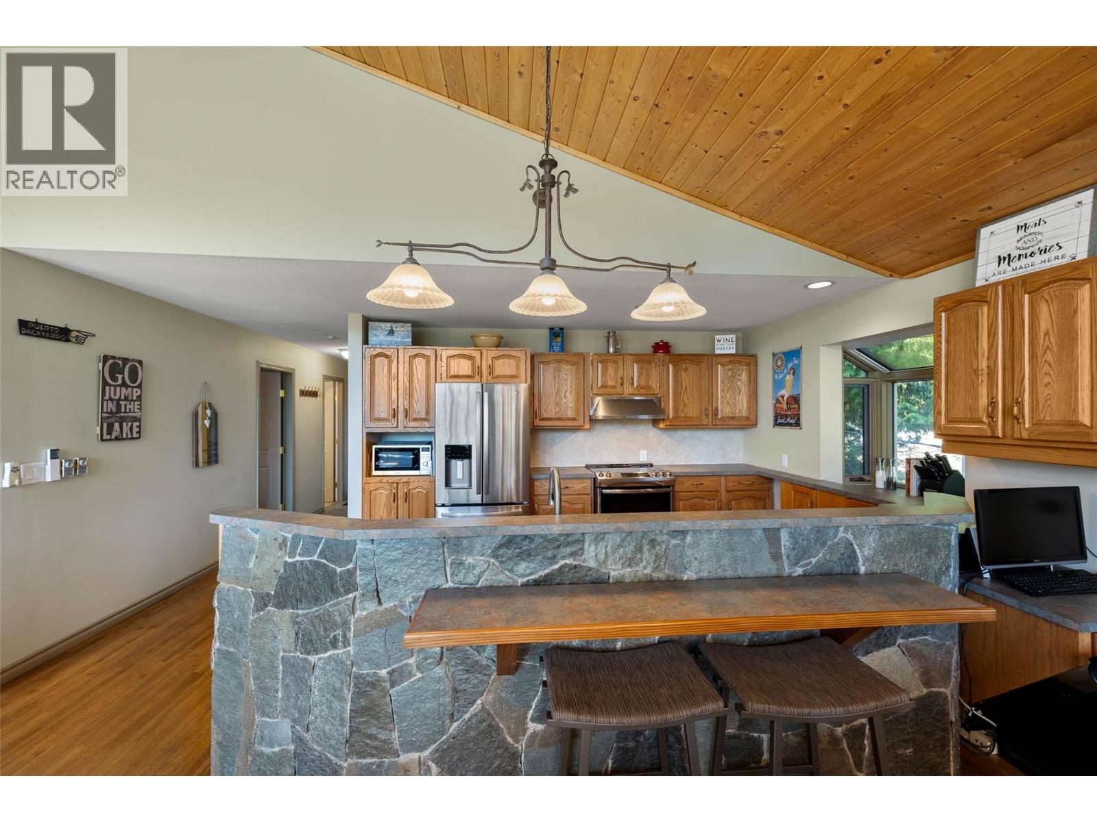 8697 St. Ives Road, St. Ives, British Columbia  V0E 1M9 - Photo 5 - 10387331