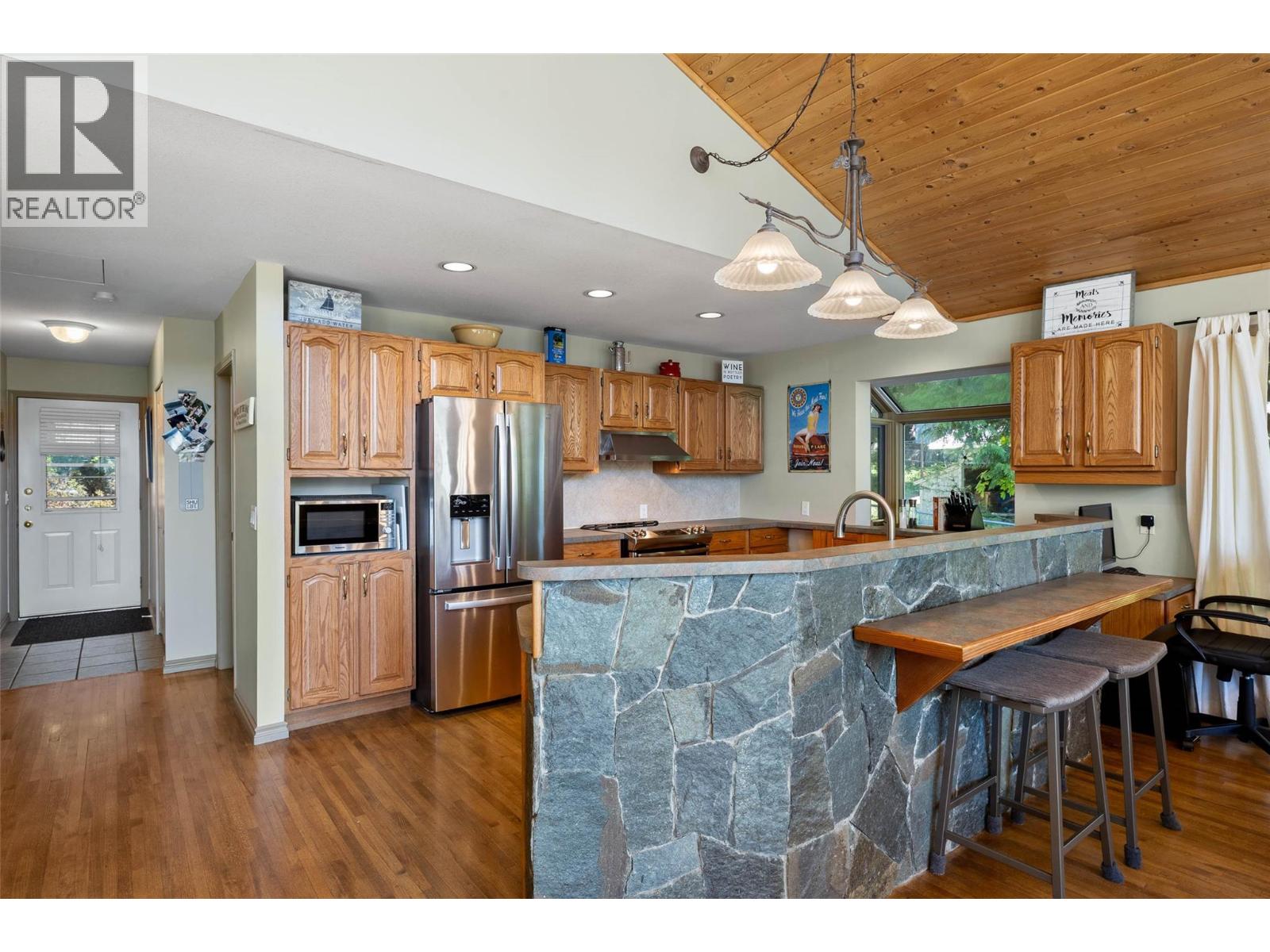 8697 St. Ives Road, St. Ives, British Columbia  V0E 1M9 - Photo 6 - 10387331