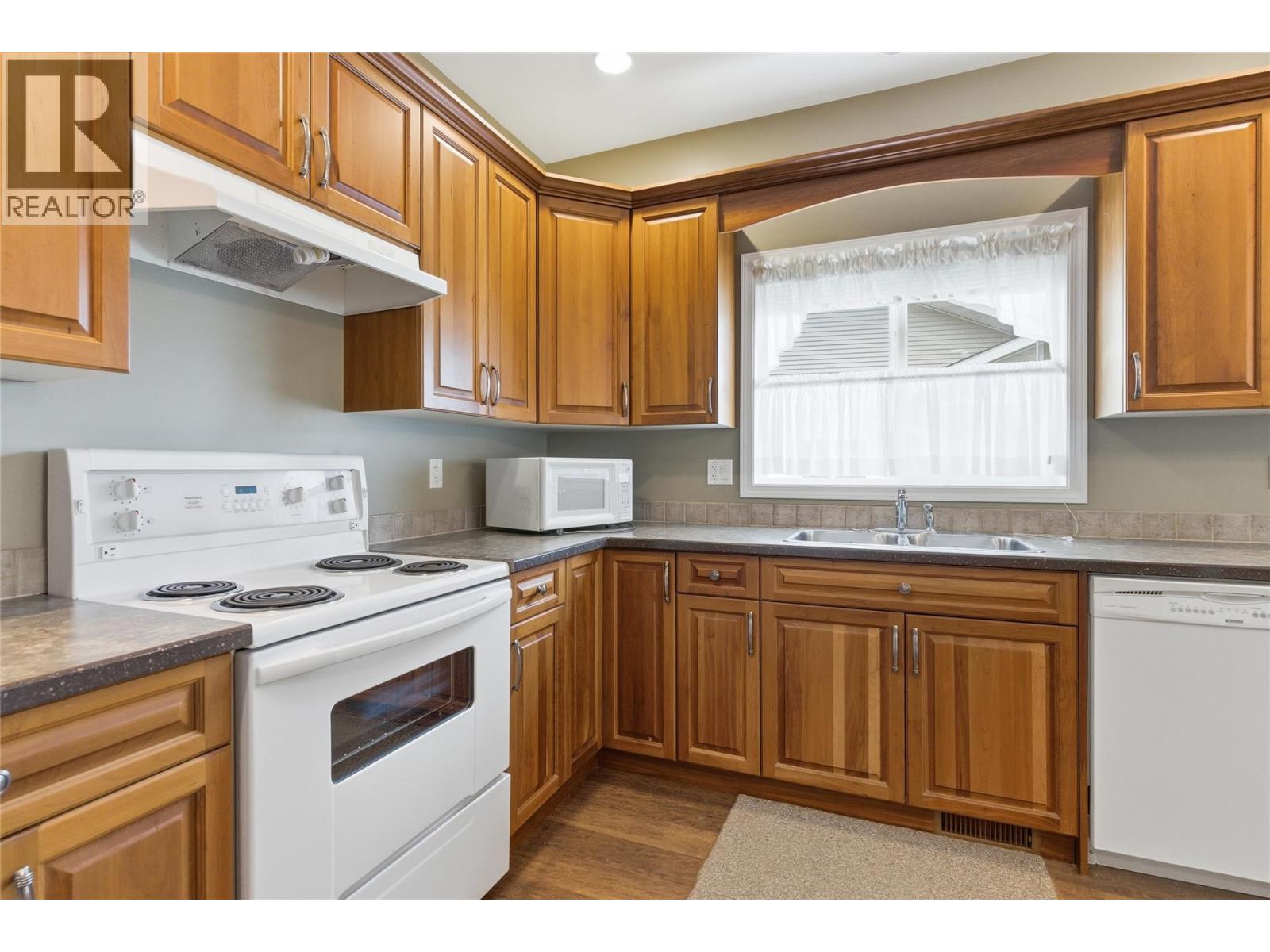 1661 Woodburn Drive, Cache Creek, British Columbia  V0K 1H0 - Photo 10 - 10387160